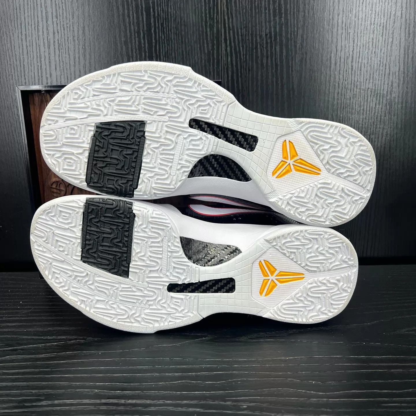 Nike Air Jordan 5 Bruce Lee White Dragon Size 42 Size US 9 / EU 42 - 6 Thumbnail