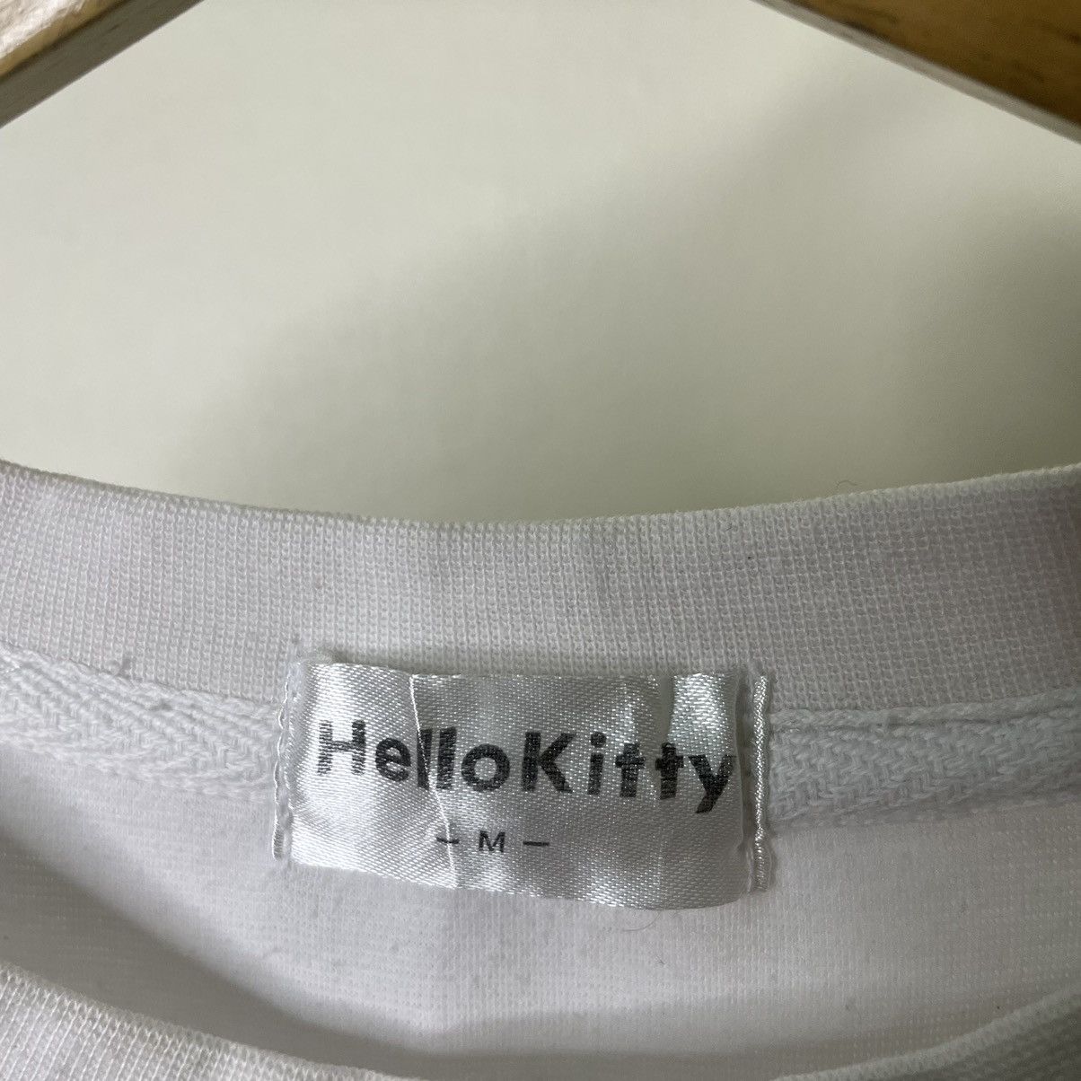 Anime × Japanese Brand × Vintage Vintage Hello Kitty Backhit T Shirt Size US M / EU 48-50 / 2 - 3 Thumbnail