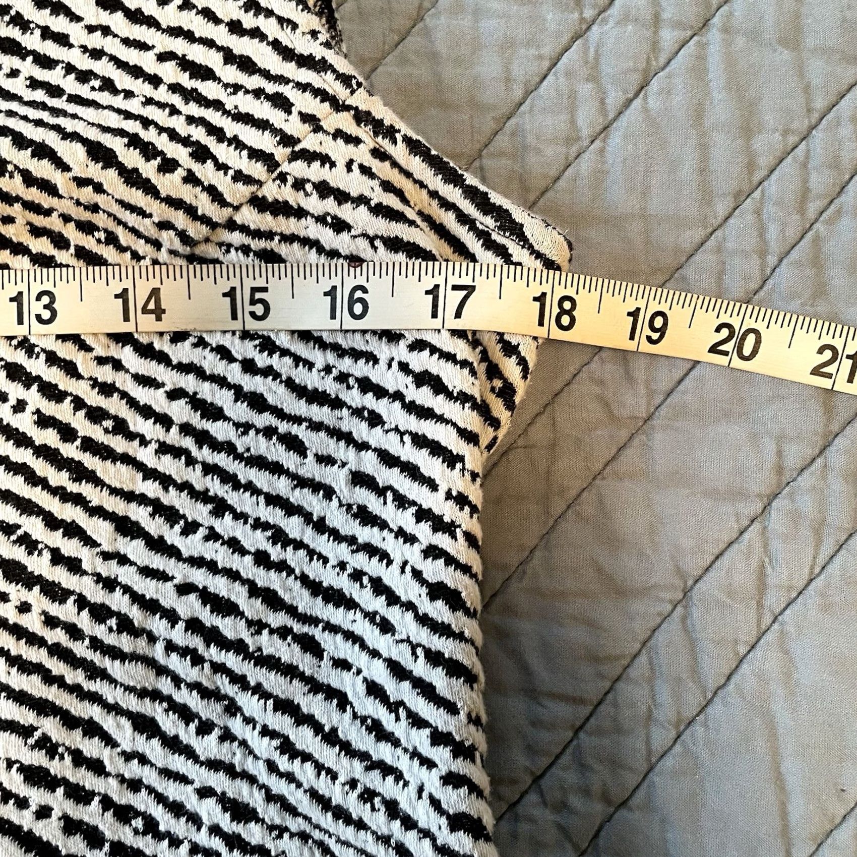 Vintage SHARAGANO Dress Sleeveless Mock Neck Stretch Size 10 Ivory/Black Knee Length Pattern: Animal Print Women's Work Dress Size L / US 10 / IT 46 - 4 Thumbnail