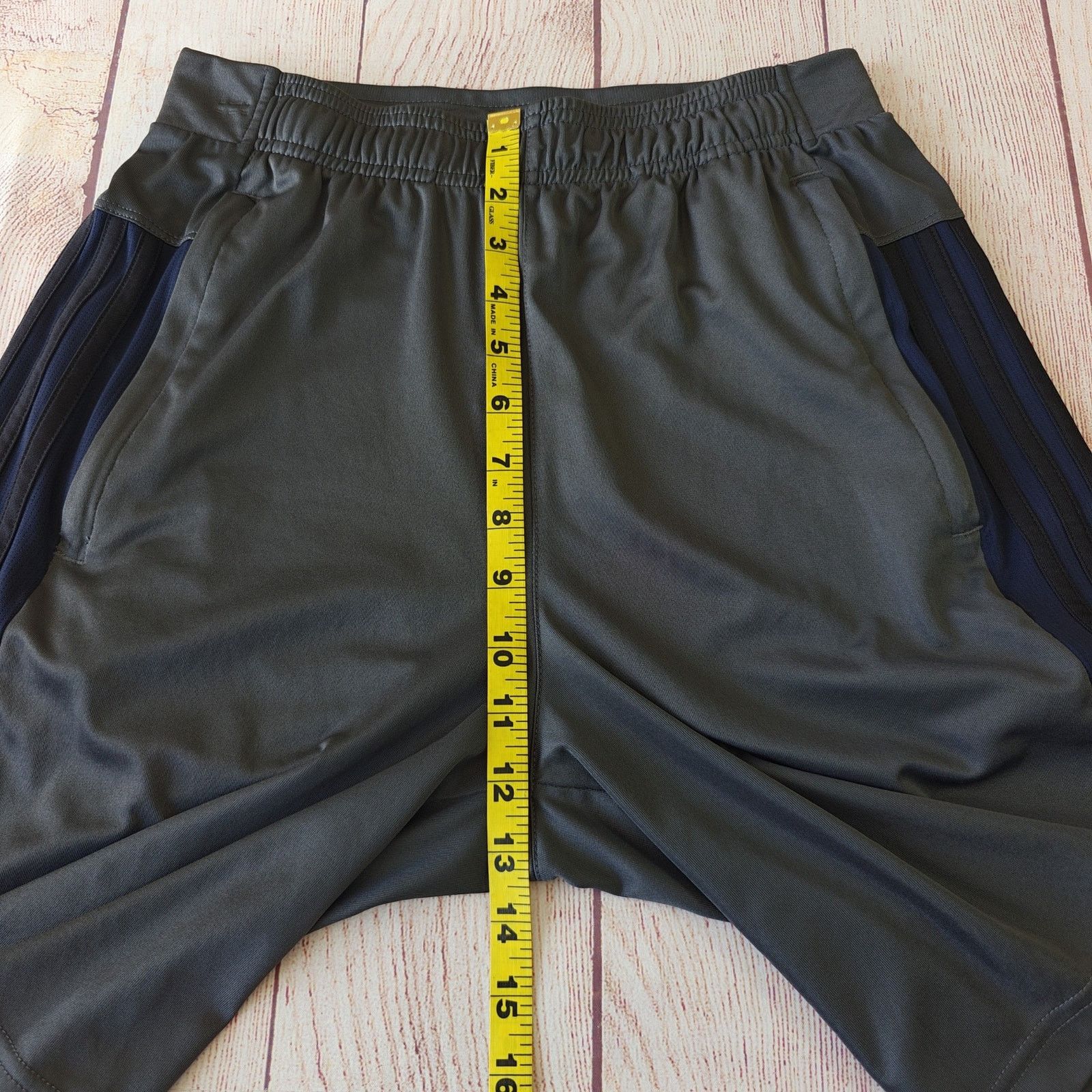 Adidas Adidas Aeroready triple stripe zip pocket athletic shorts S Size US 30 / EU 46 - 4 Thumbnail