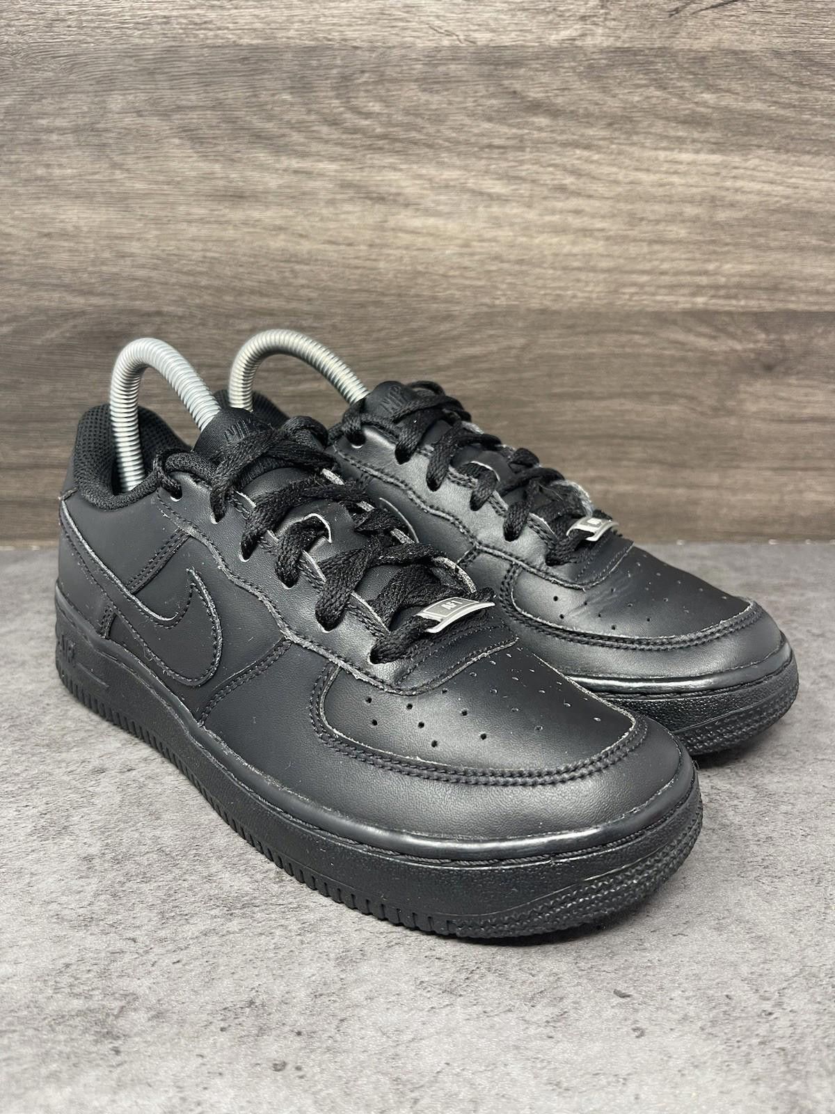 Nike Nike Air Force 1 Low Black Size 4.5Y GS Kids Sneakers Size US 5 / EU 37 - 4 Thumbnail