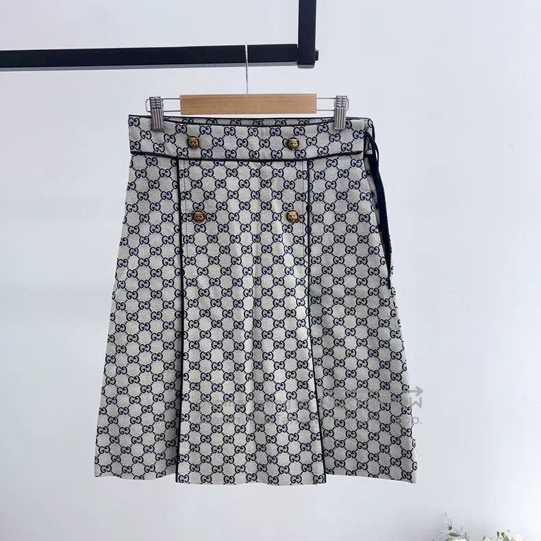 Gucci Gucci Full logo tiger head short skirt Size 26" / US 2 / IT 38 - 1 Thumbnail