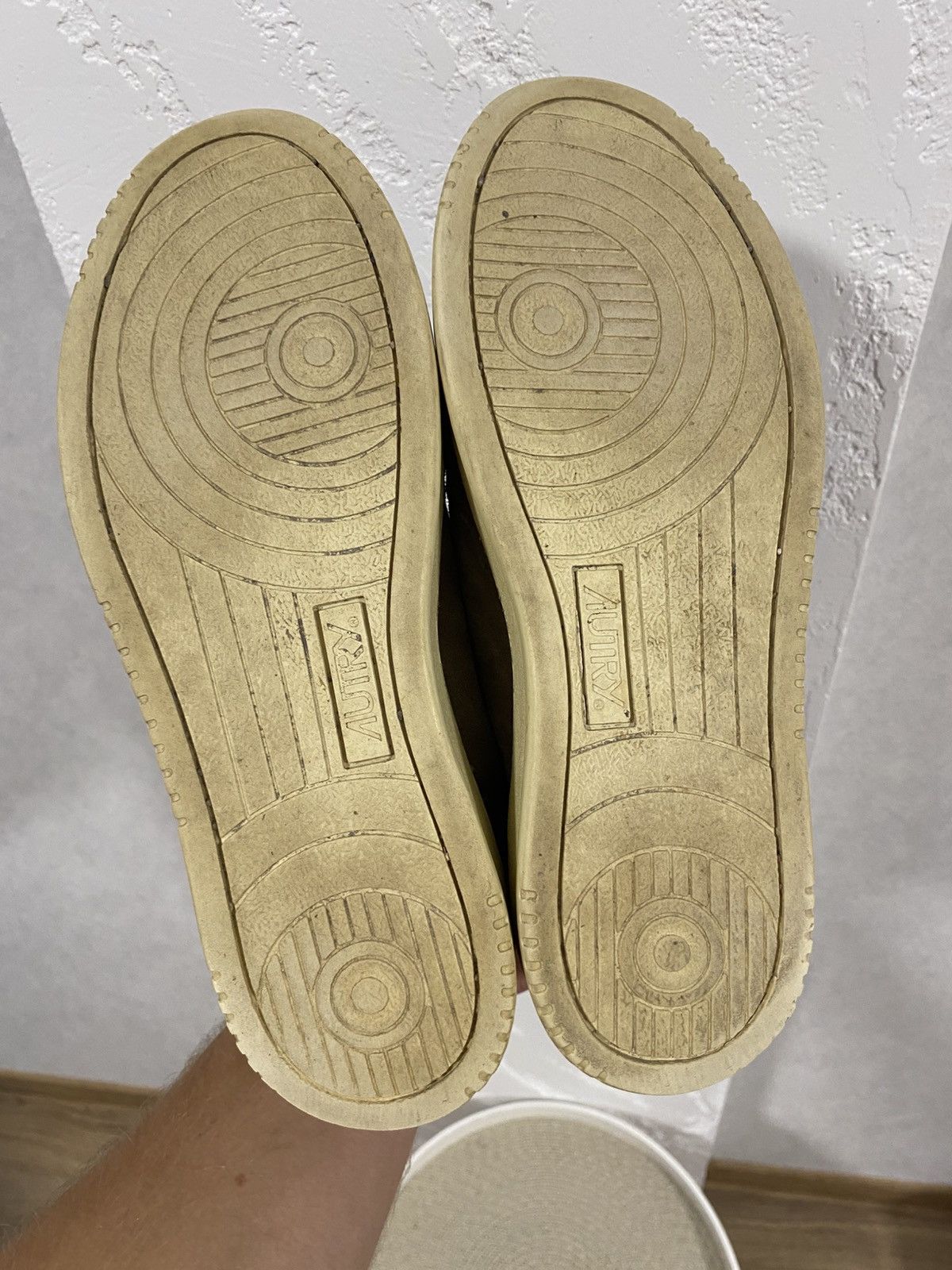 AUTRY Autry Medalist Brown Suede Sneakers Size: 41 Size US 8 / EU 41 - 8 Thumbnail