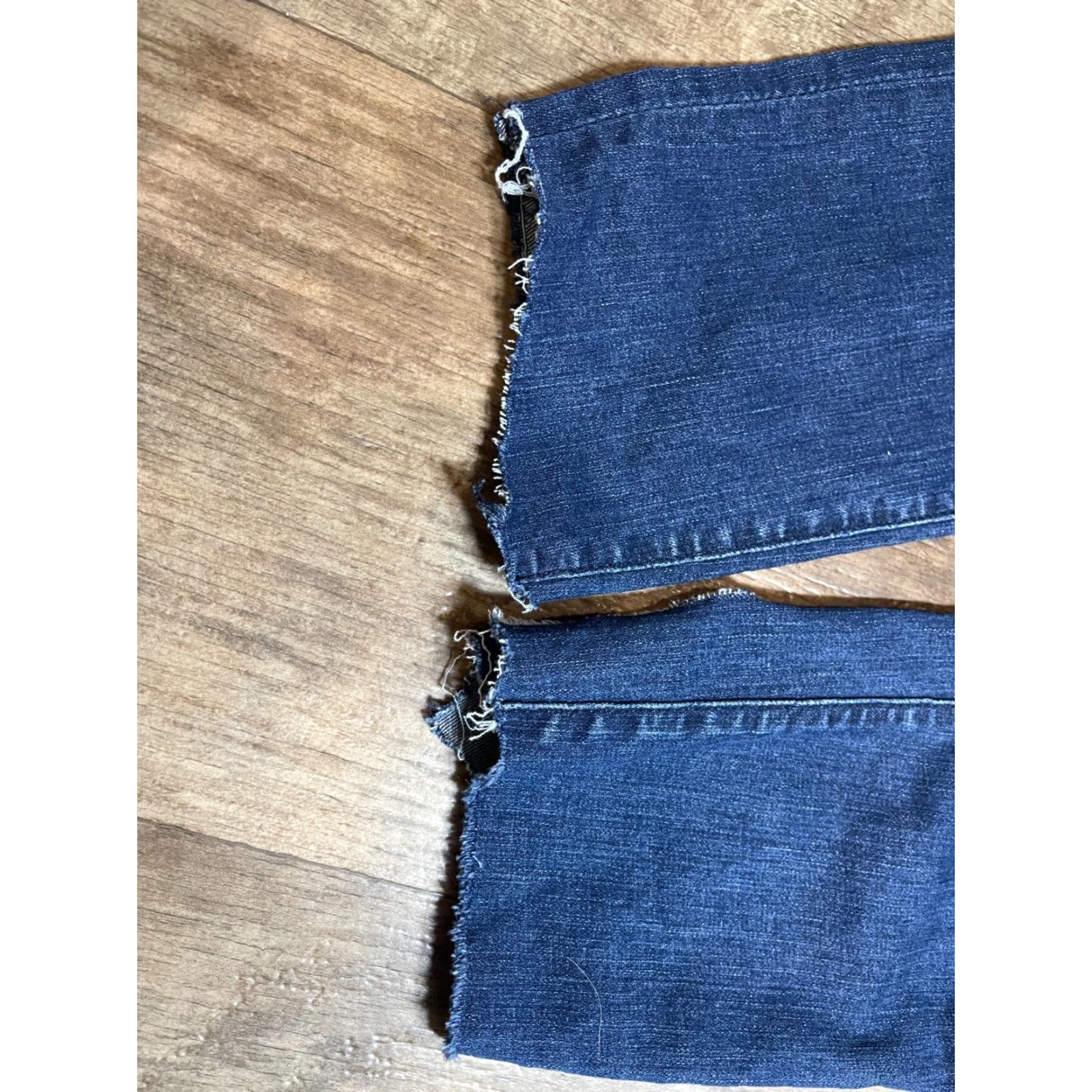 Loft LOFT Jeans Pants Womens 28 / 6 Blue Dark Wash Cut Off Bottoms Capri Slimming Denim Fashion Pants Women Regular Size Blue Loopt? Size 28" / US 6 / IT 42 - 7 Thumbnail