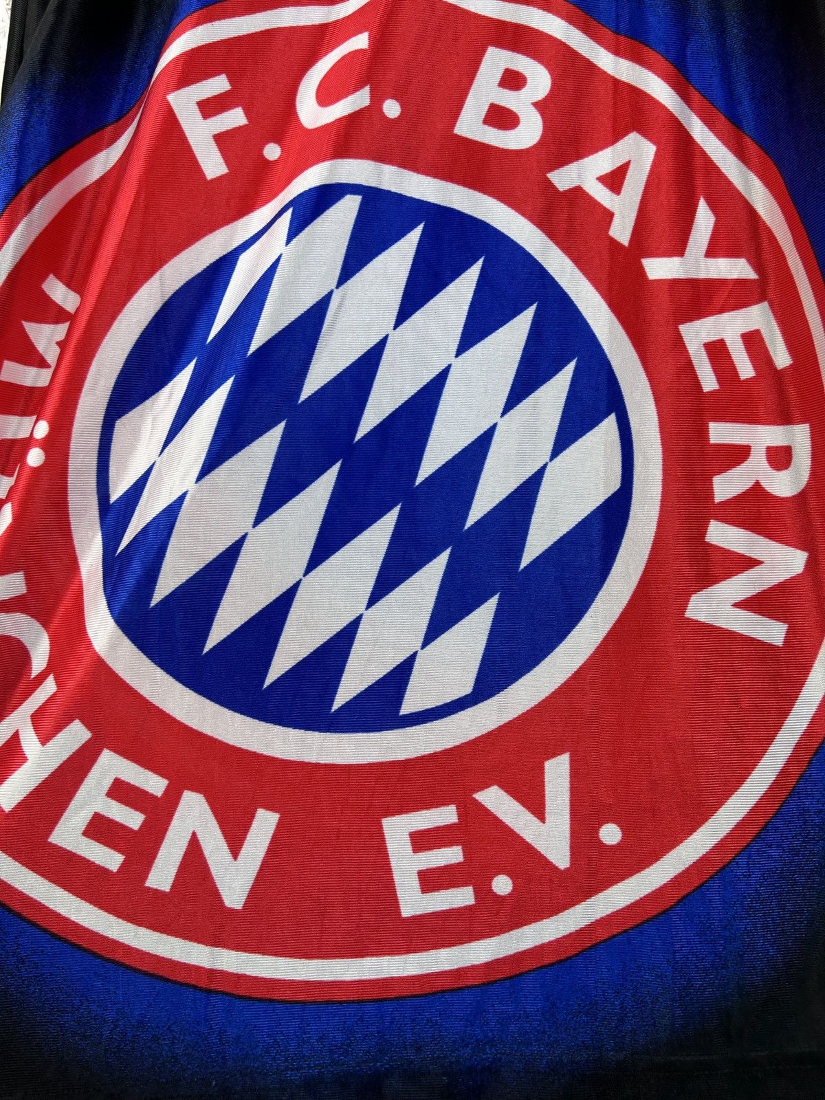 Nutmeg 90s Vintage Nutmeg Mills FC Bayern Munchen AOP Retro Jersey Size US L / EU 52-54 / 3 - 8 Thumbnail