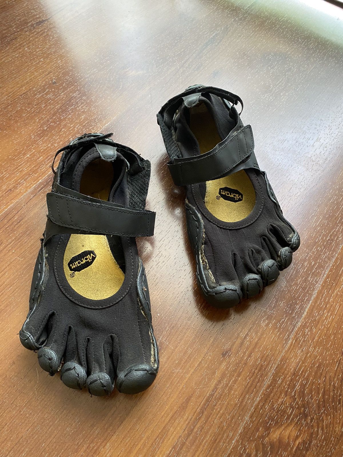 Vibram Vibram Five Fingers black shoes with front straps Size US 8.5 / EU 41-42 - 4 Thumbnail