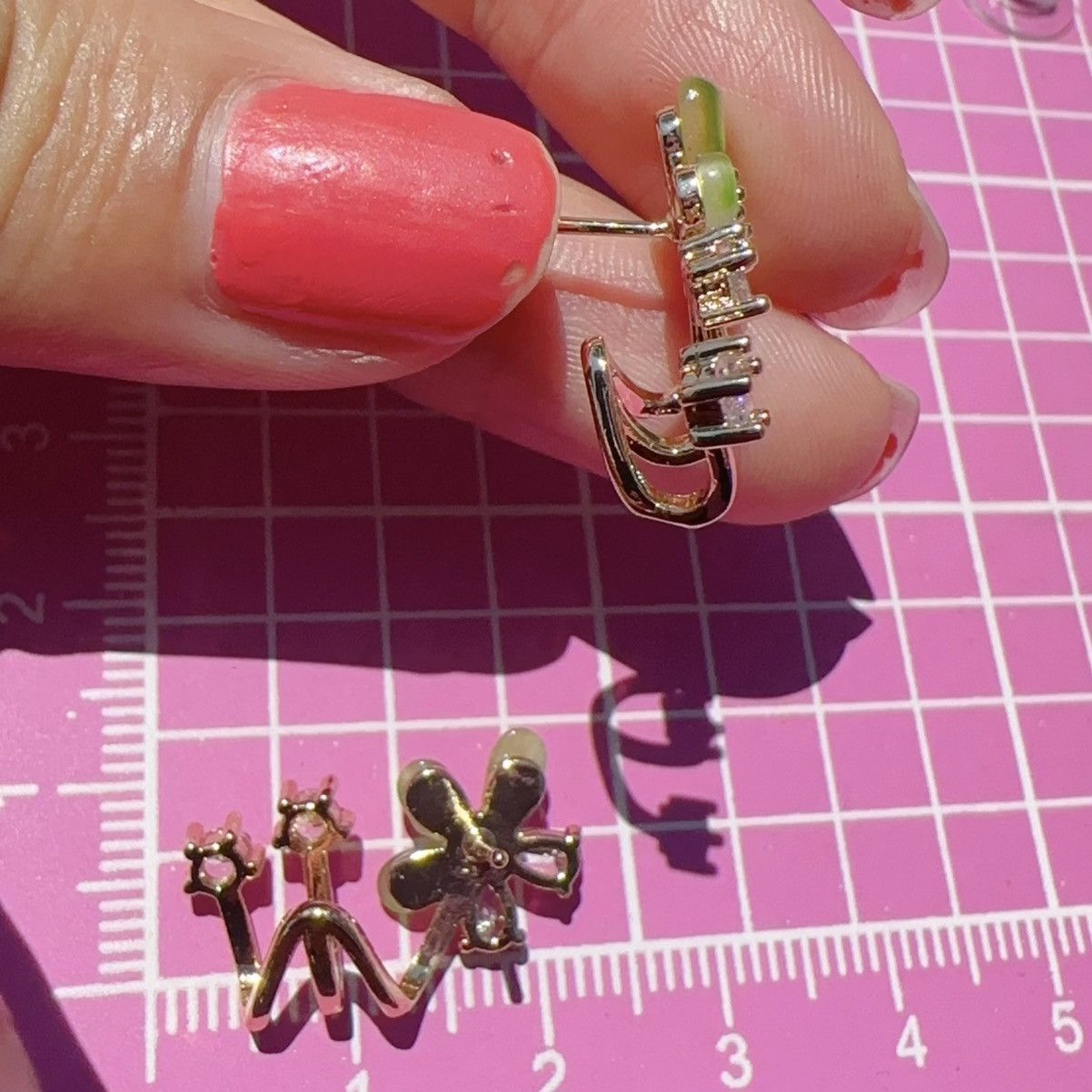Anne Klein Anne Klein green white reflective flower crystal gold tone Size ONE SIZE - 7 Thumbnail