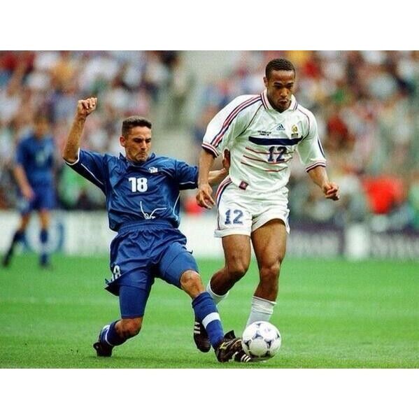 Nike Baggio Italy Nike 1998 WORLD CUP Home Soccer Jersey Shirt L Size US L / EU 52-54 / 3 - 8 Thumbnail