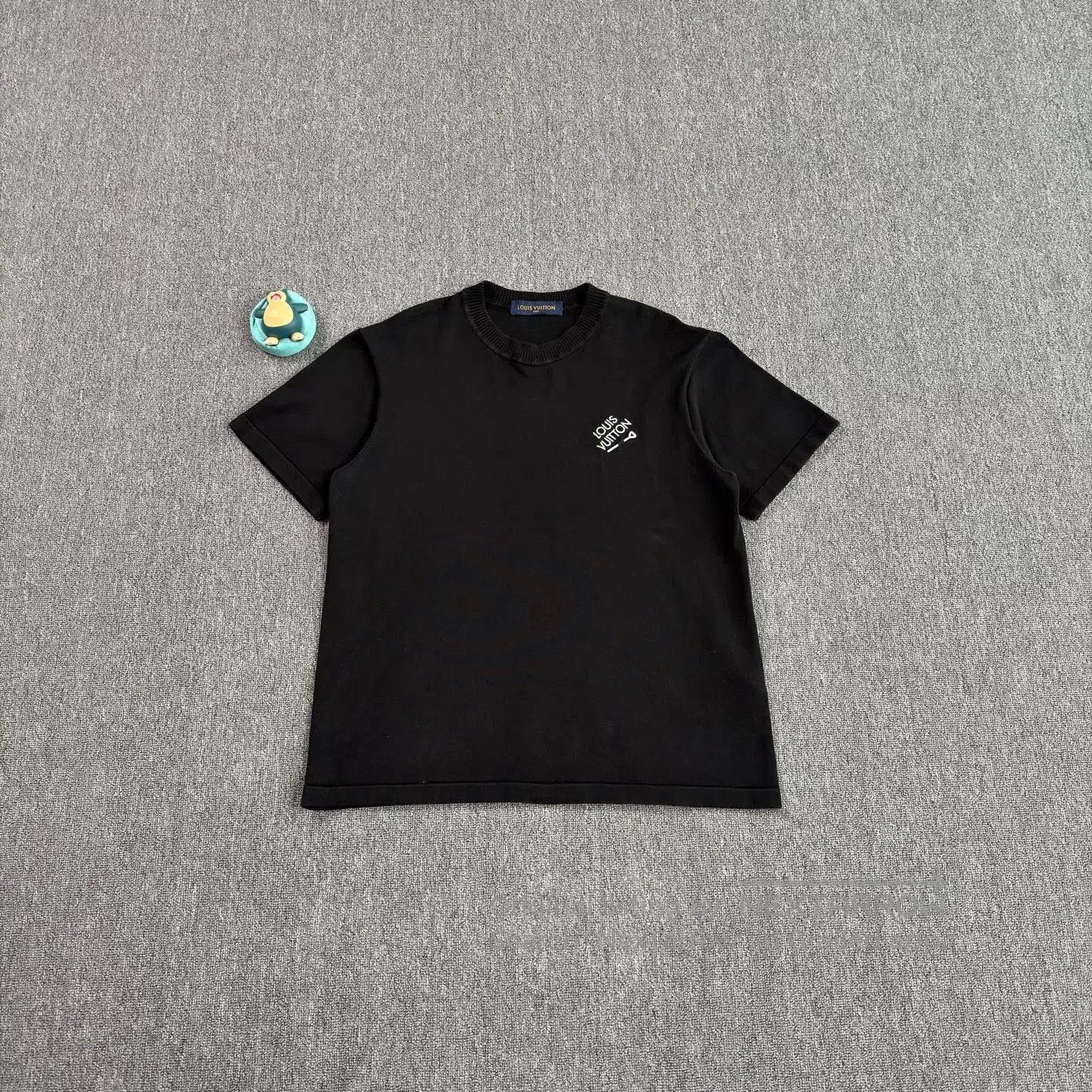 Louis Vuitton LV Embroidered Logo Black Pin Short Sleeve. Size US L / EU 52-54 / 3 - 1 Thumbnail