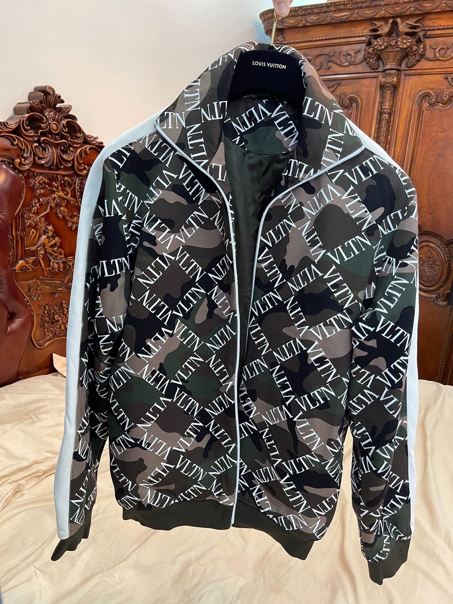 Valentino Valentino Runway Logo Peacock Beaded M 185/96A Jacket Size US M / EU 48-50 / 2 - 2 Thumbnail