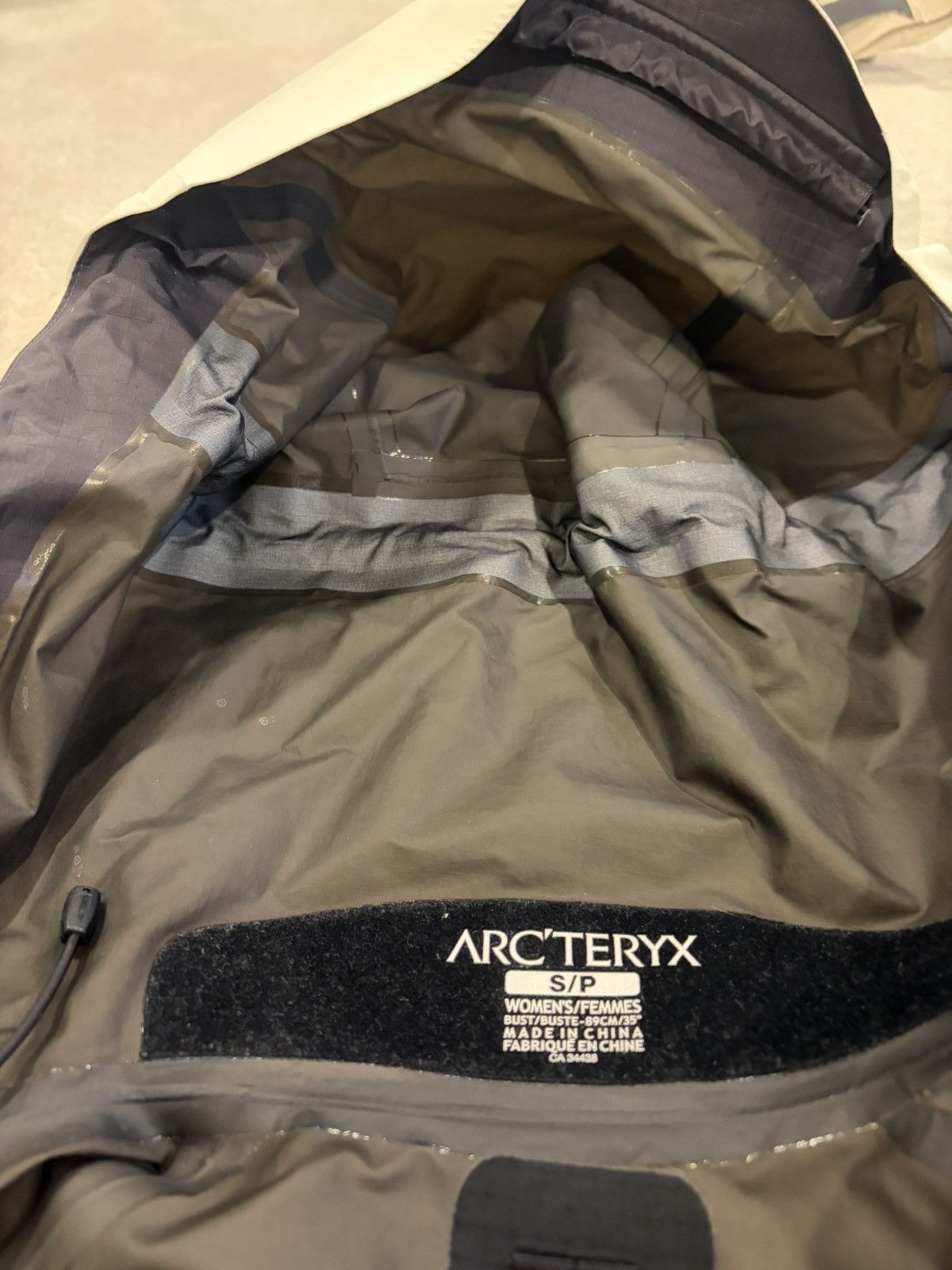 Arc'teryx ARC’TERYX Beta SL White Size US S / EU 44-46 / 1 - 9 Thumbnail