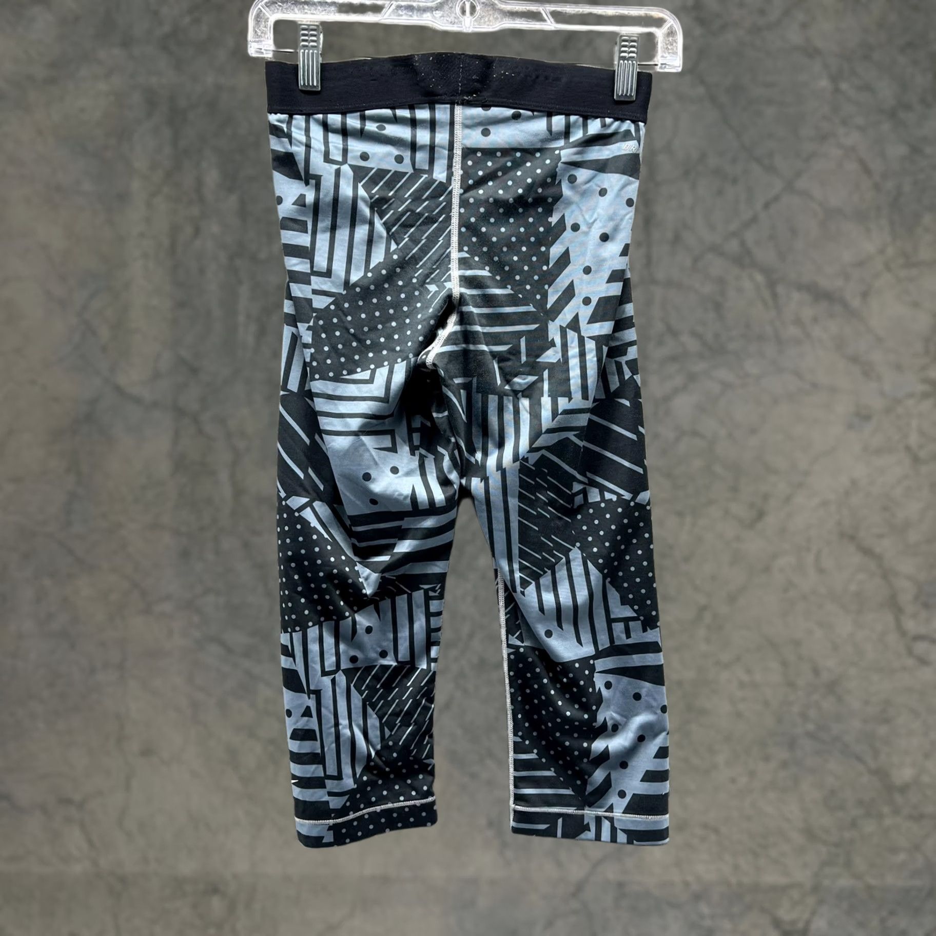 Nike VINTAGE Nike Pro Pants Womens Small Black Gray Dri-FIT 3/4 Compression Leggings Athletic Size 28" / US 6 / IT 42 - 1 Thumbnail