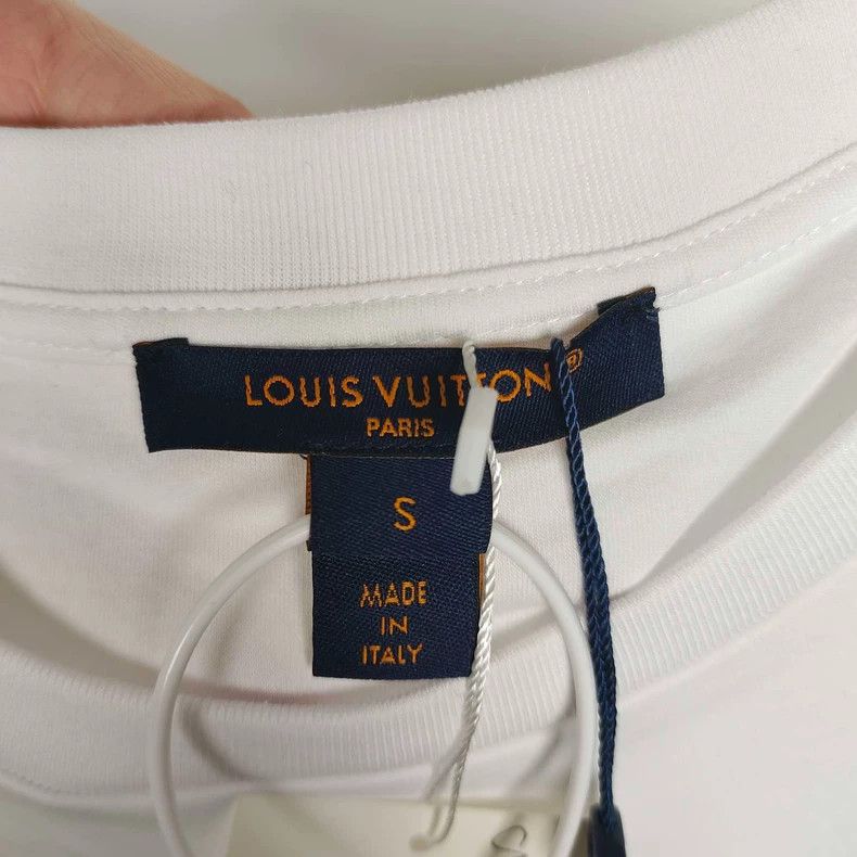 Louis Vuitton Louis Vuitton Neon logo white short sleeve Size US S / EU 44-46 / 1 - 3 Thumbnail