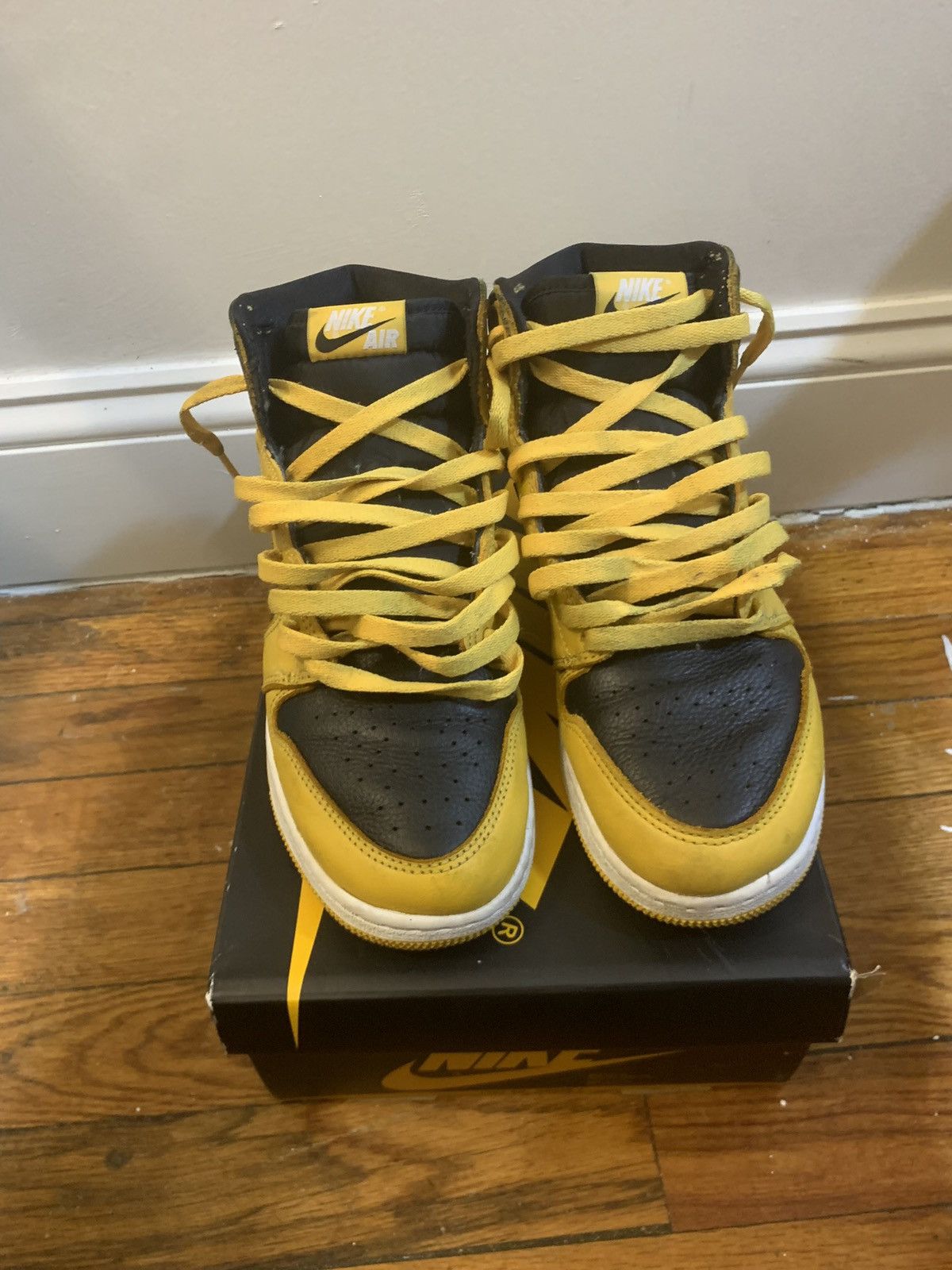 image of Jordan Brand 1 Pollen Shoes in Yellow, Men's (Size 7)