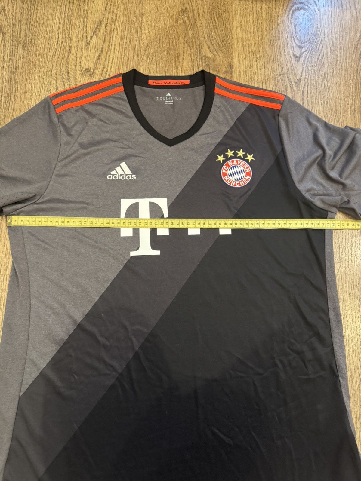 Adidas BAYERN MUNICH 2016 2017 AWAY FOOTBALL SHIRT ADIDAS SIZE XL Size US XL / EU 56 / 4 - 3 Thumbnail