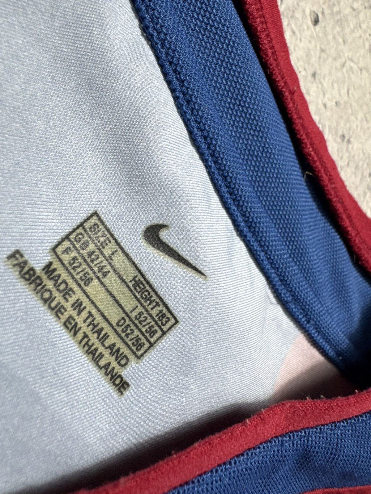 Nike Nike FC Barcelona #10 Ronaldinho 2002 Soccer Jersey Vintage Size US L / EU 52-54 / 3 - 7 Thumbnail