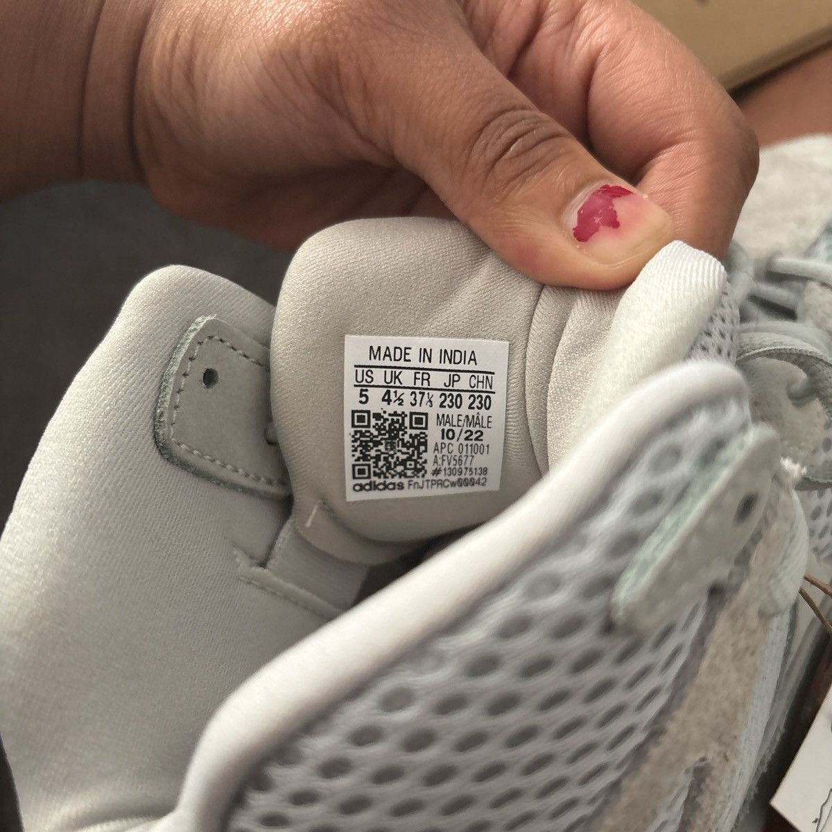 Yeezy Yeezy DSRT BT Size US 5 / EU 37 - 5 Thumbnail