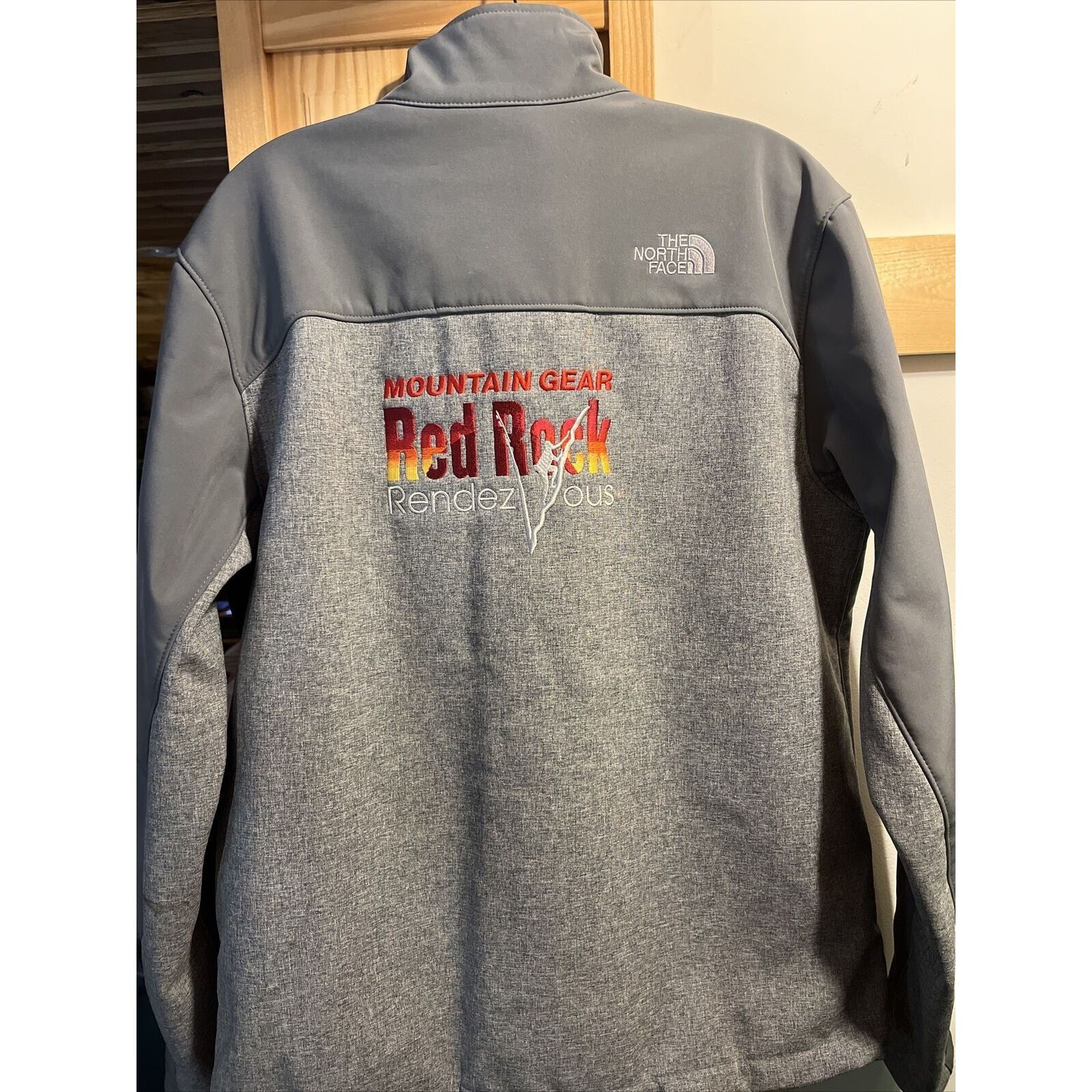 The North Face The North Face mens M Gray LS zip Soft Shell jacket *Stains* Size US M / EU 48-50 / 2 - 7 Thumbnail