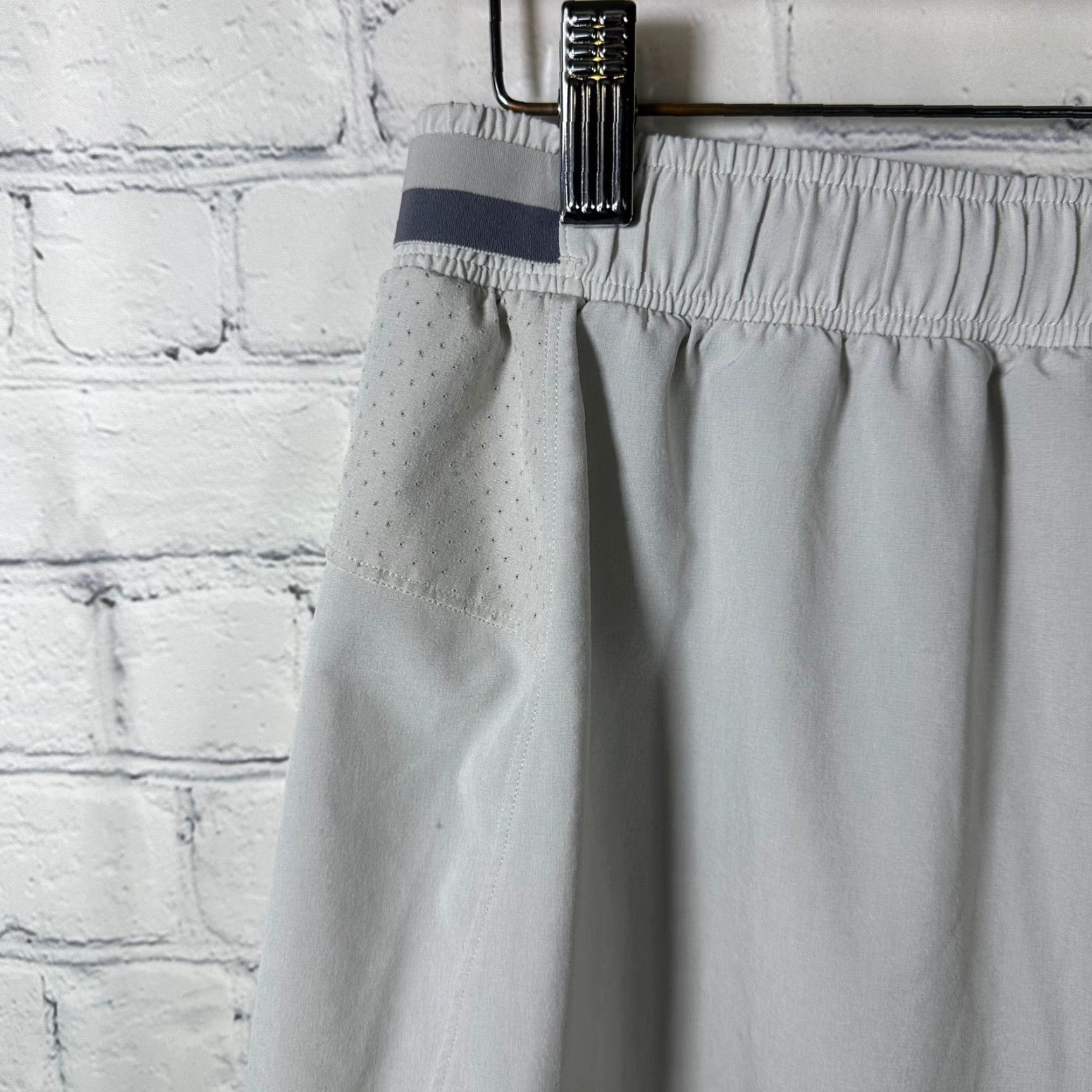 Lululemon Lululemon Surge Mens Athletic Training Shorts Gray Perforated Performance M Size US 31 - 2 Thumbnail