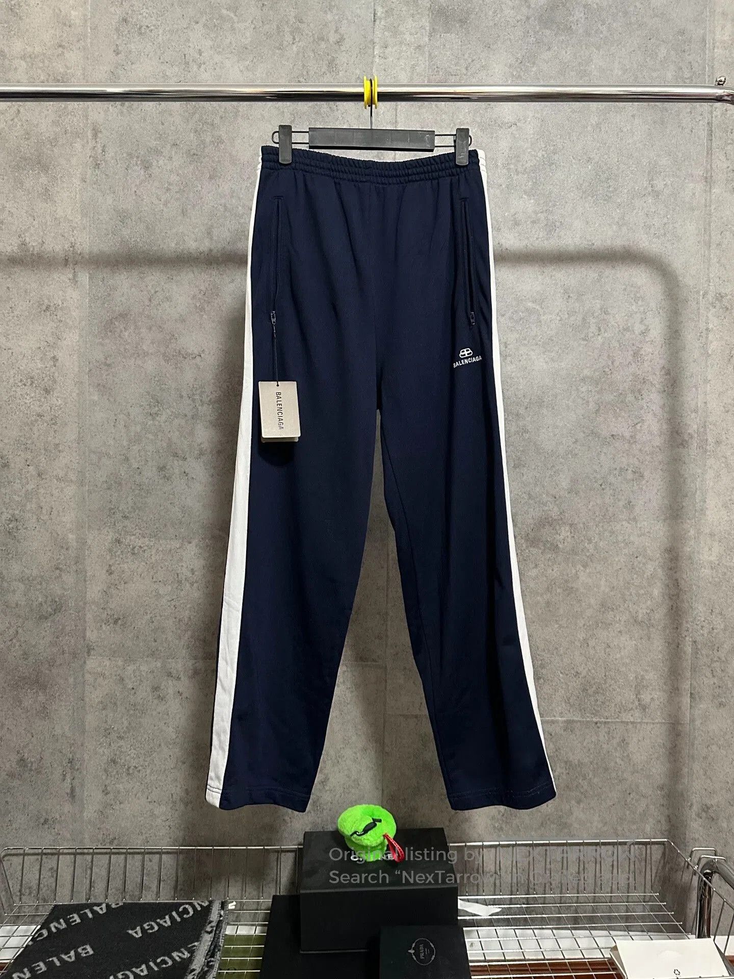 Balenciaga balenciaga logo embroidered casual pants navy. Size US 44 / EU 60 - 1 Thumbnail