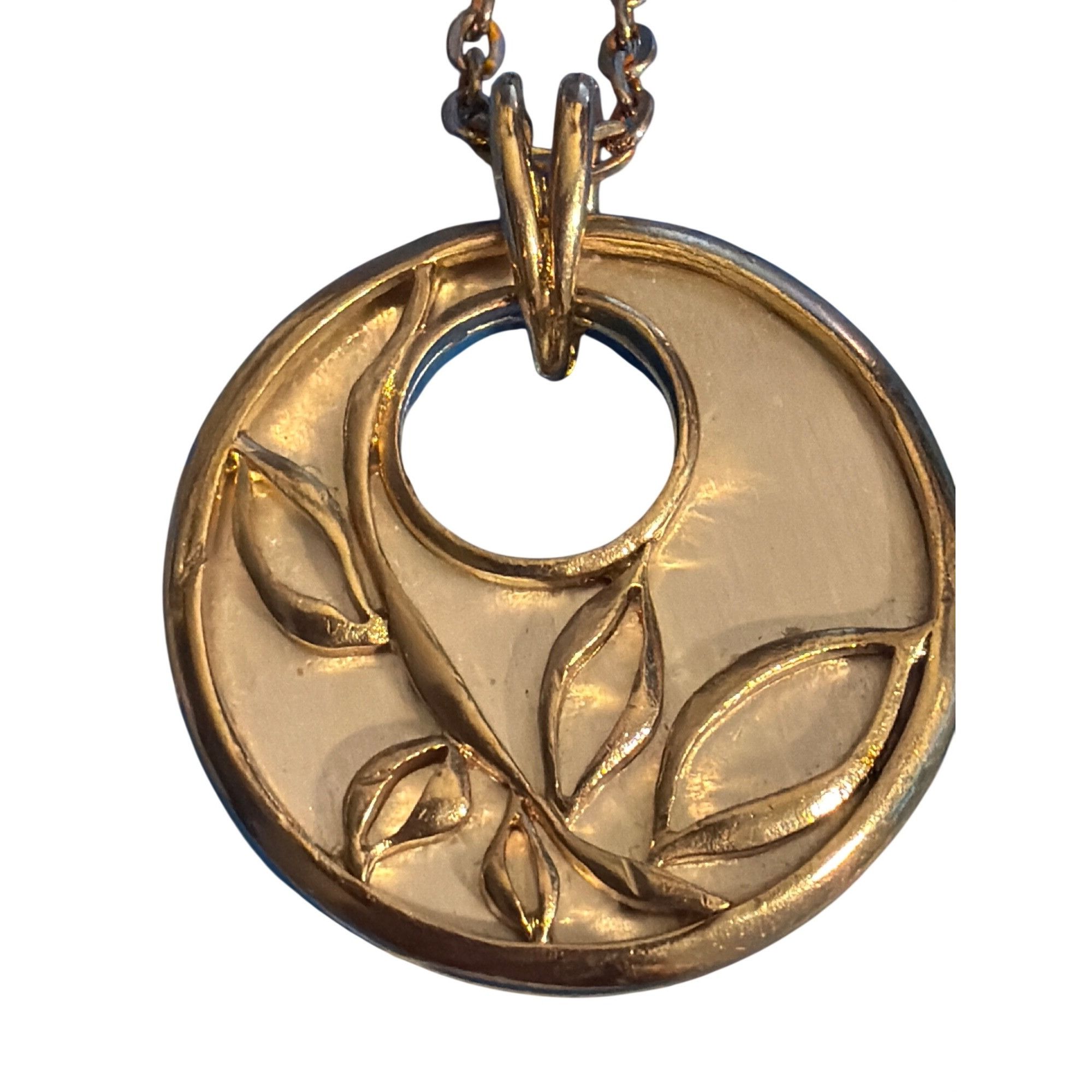 Other Vintage Silver Tone Round Pendant Necklace Gold Tone Leaf 19 Size ONE SIZE - 2 Thumbnail