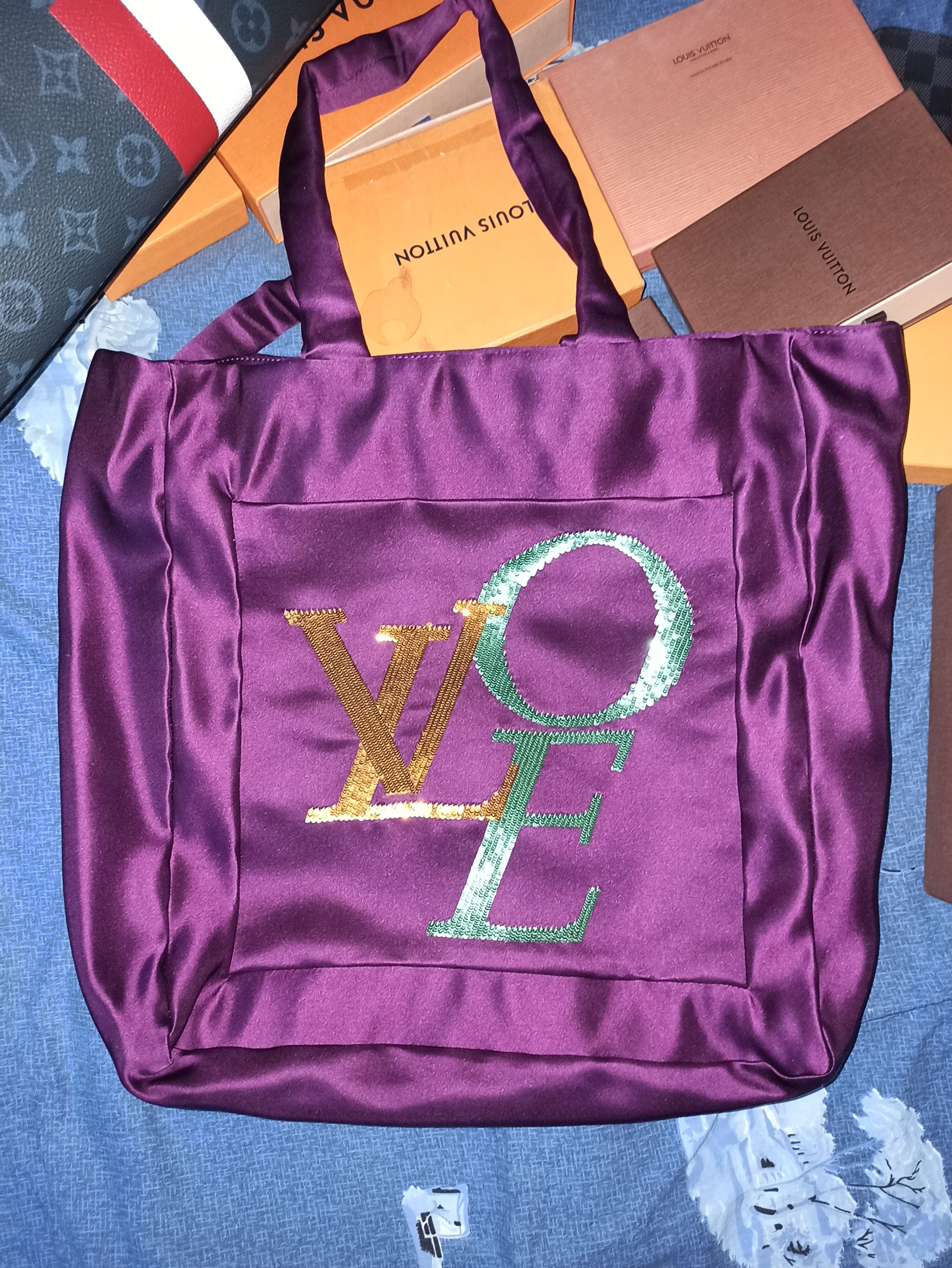 Louis Vuitton Louis Vuitton Love Silk Tote Bag Size ONE SIZE - 1 Thumbnail