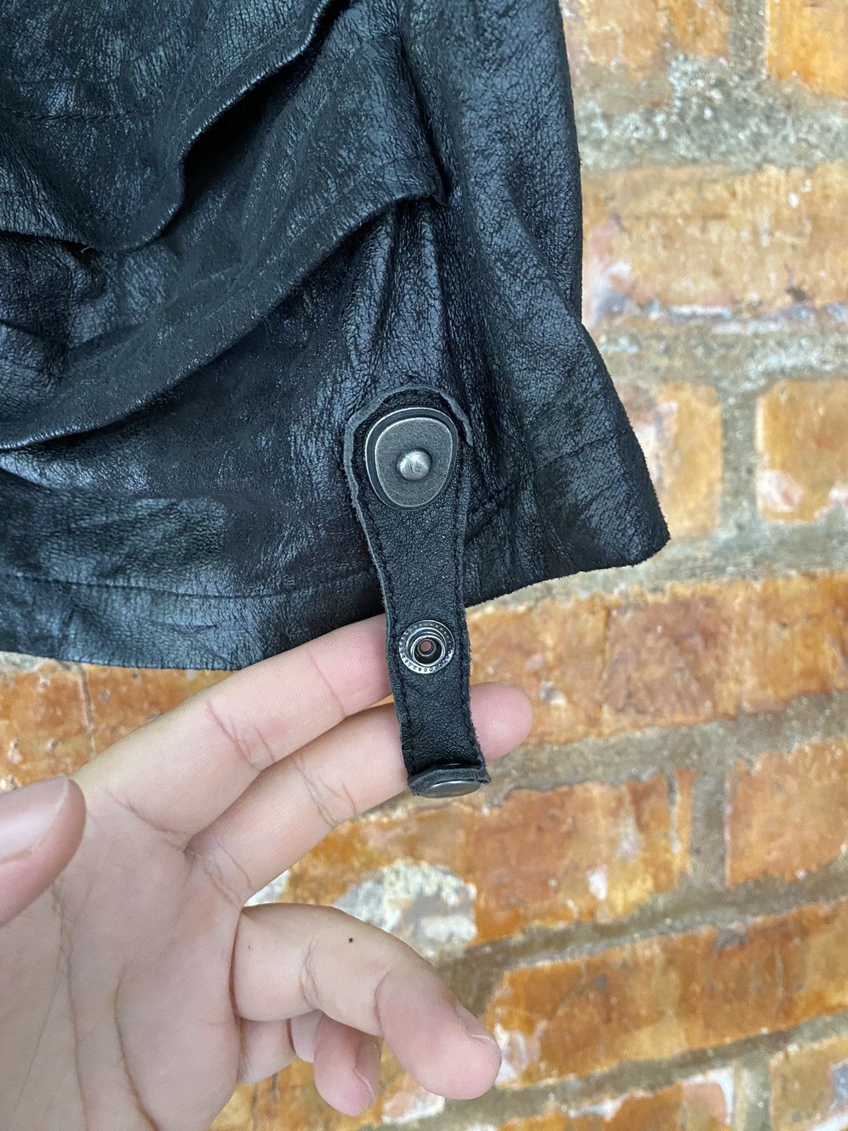 Tornado Mart 2000s Tornado Mart Bondage Textured Gas Mask Cargo Shorts Size US 31 - 14 Thumbnail