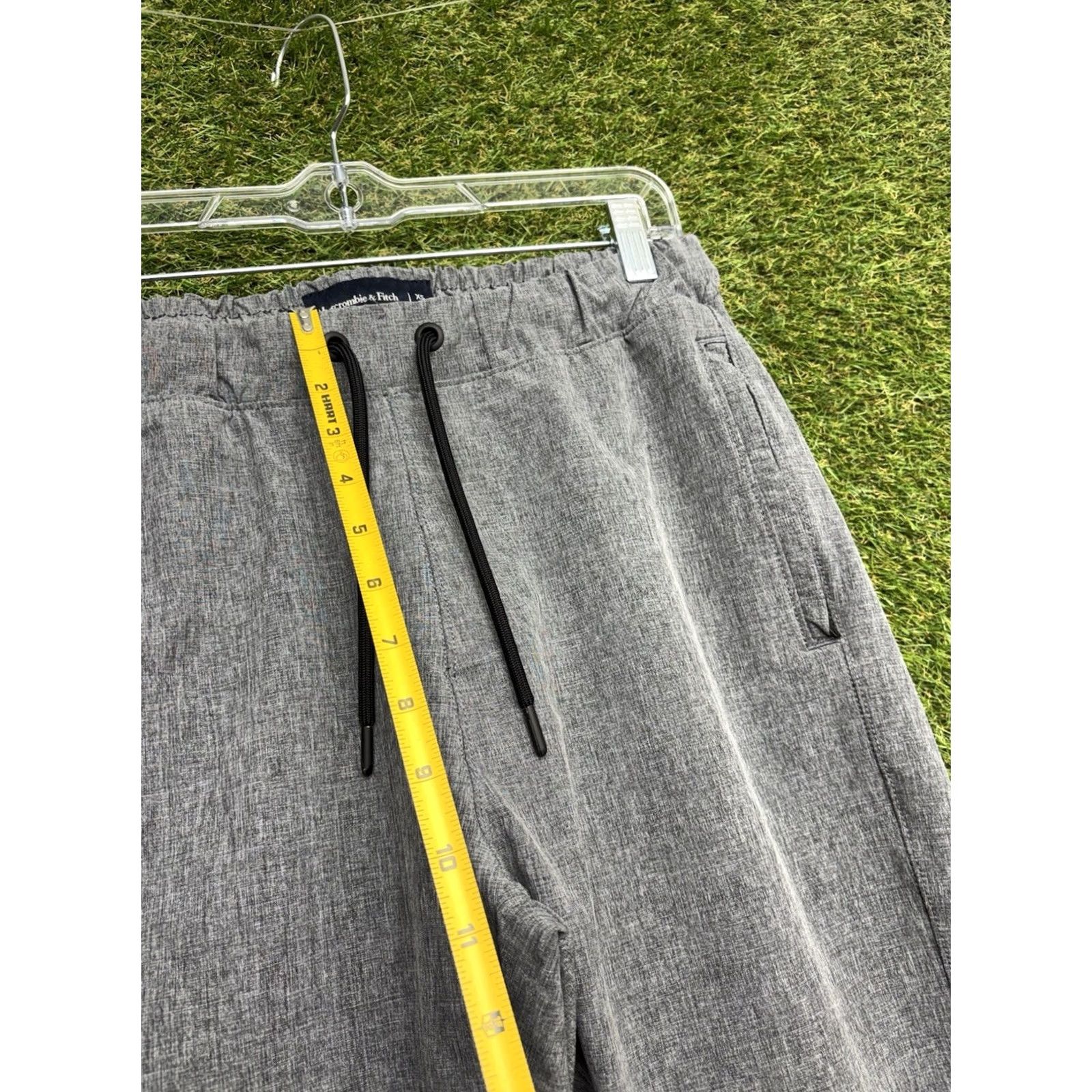 Abercrombie & Fitch Abercrombie & Fitch Tech Joggers Mens XS Grey Pants Drawstring Performance Jogger Shorts Pants? Size US 27 - 4 Thumbnail