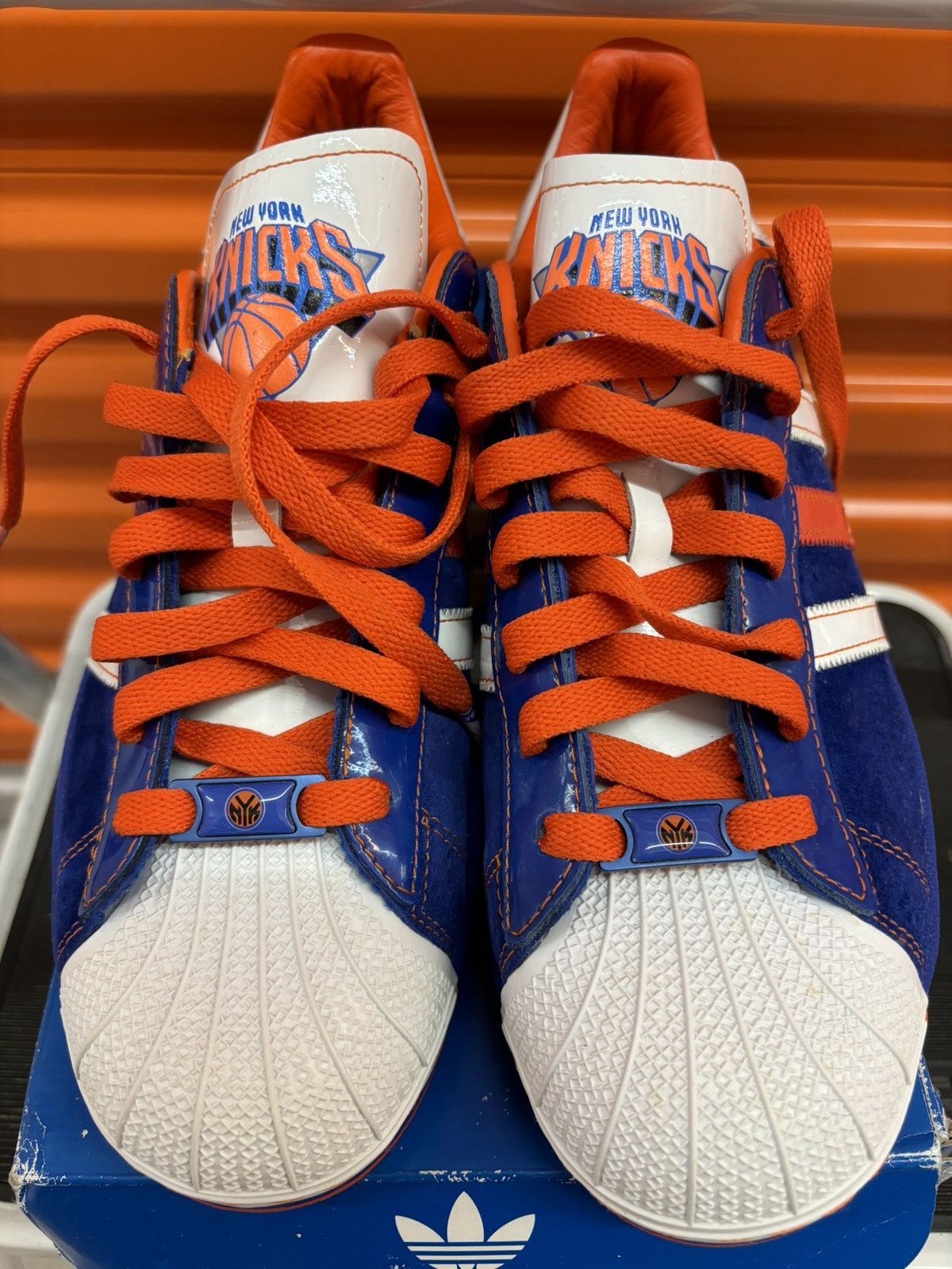 Adidas ***FINAL DROP***RARE 06 ADIDAS X NBA NY KNICKS SUPERSTAR 9 Size US 9 / EU 42 - 4 Thumbnail