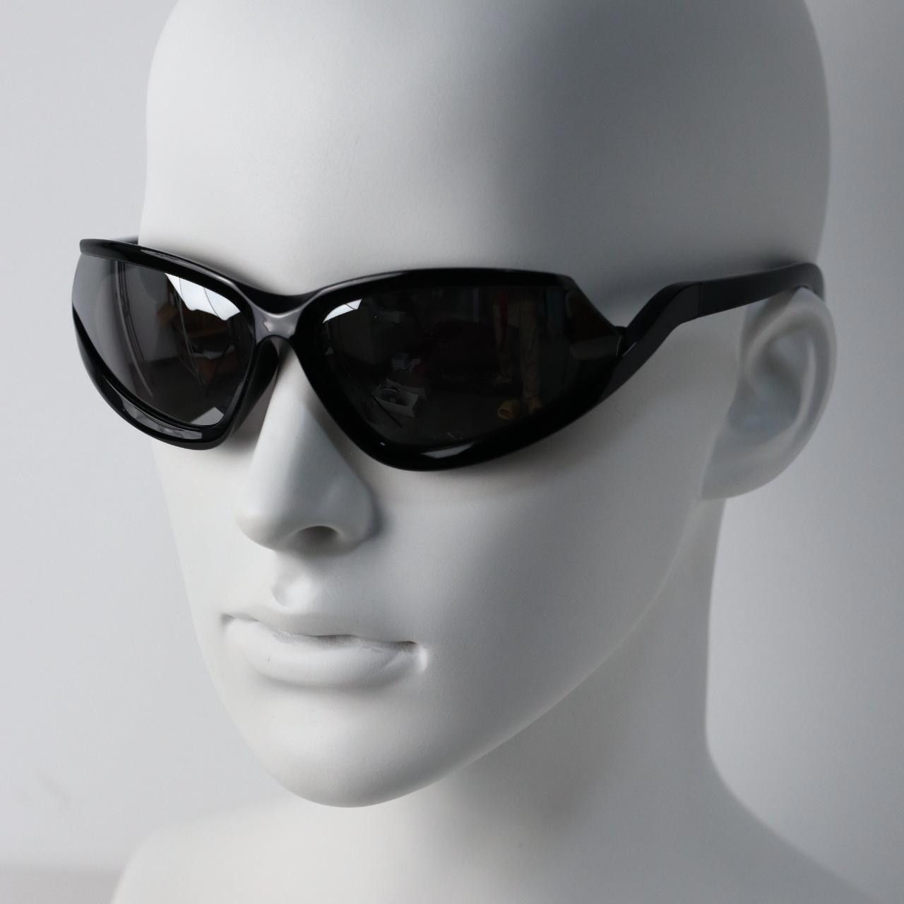 Japanese Brand Y2k Avant Garde Futuristic Black Sunglasses Unisex OS Size ONE SIZE - 1 Thumbnail