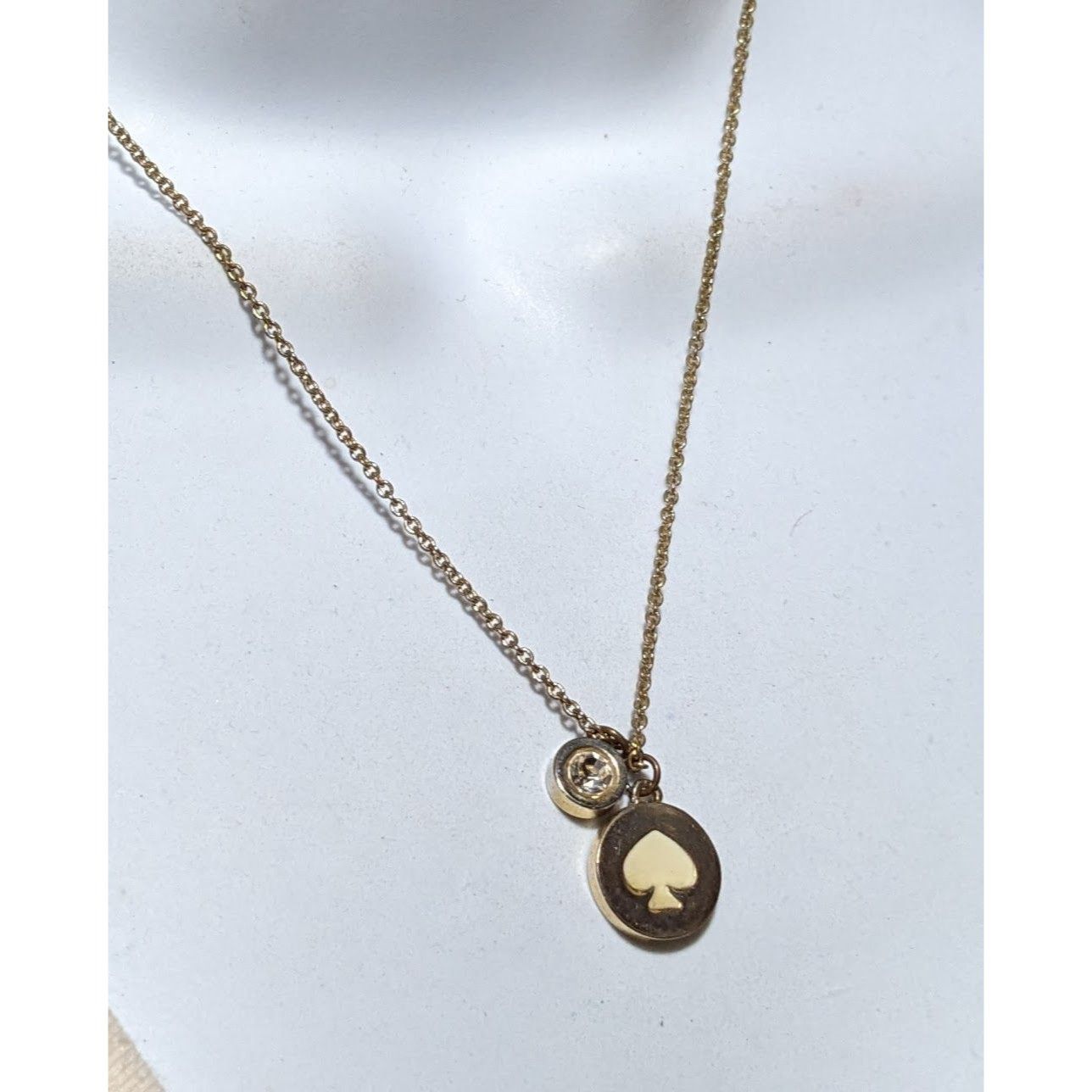Kate Spade Kate Spade Spot The Spade White And Gold Necklace Size ONE SIZE - 6 Thumbnail