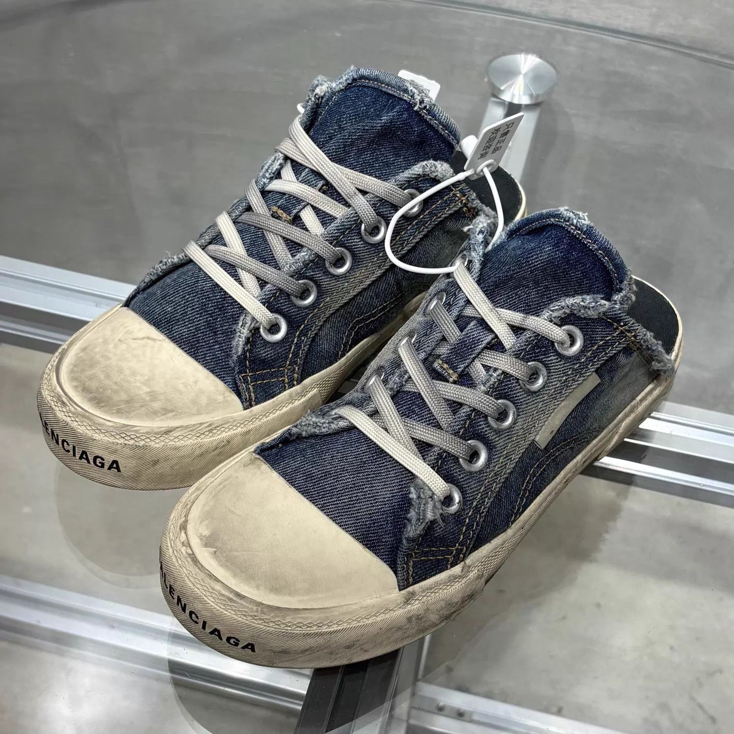 Balenciaga Balenciaga Distressed Denim Blue Slides 37 Size US 6.5 / IT 36.5 - 2 Thumbnail