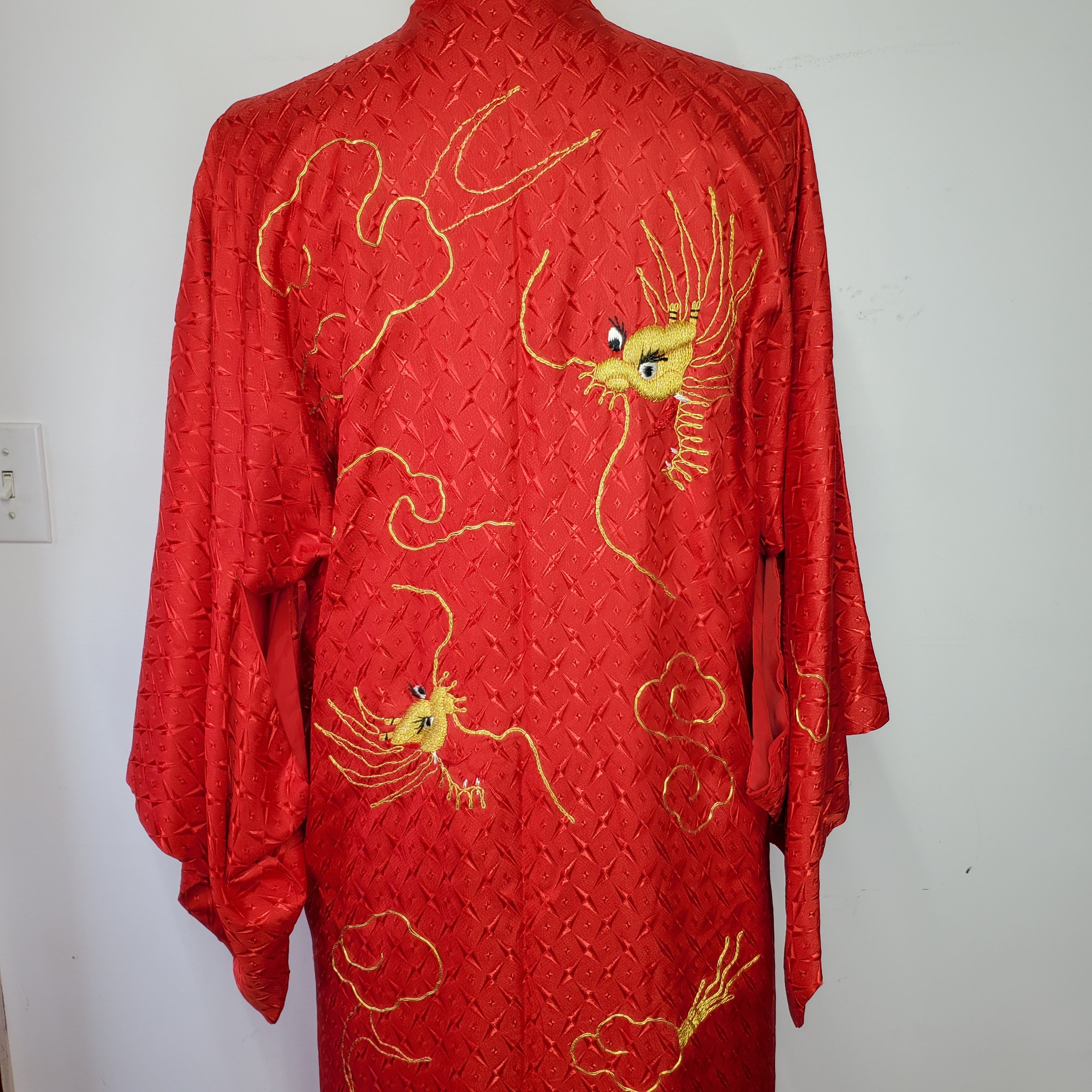 Kimono Size M House Robe Textured Red Gold Dragon Embroidery