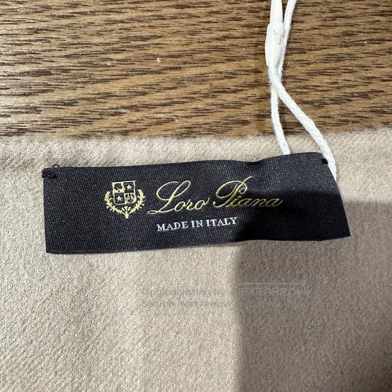 Loro Piana Loro Piana Pure Cashmere Short Skirt with Horn Buttons Size 25" / US 0 / IT 36 - 3 Thumbnail
