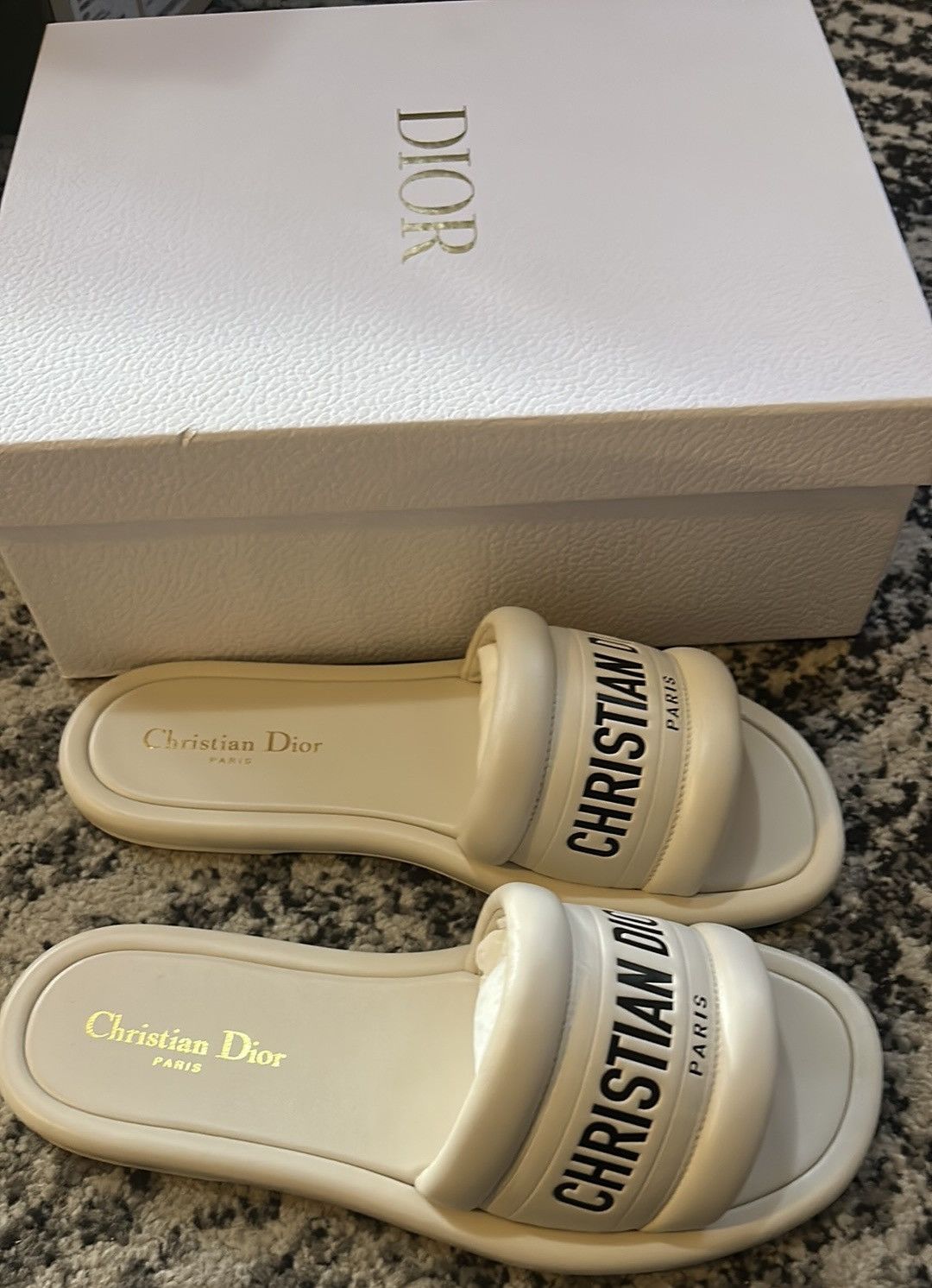 Dior Dior Every-D Embossed Lambskin Slide Sandal size 39 White Size US 9 / IT 39 - 3 Thumbnail