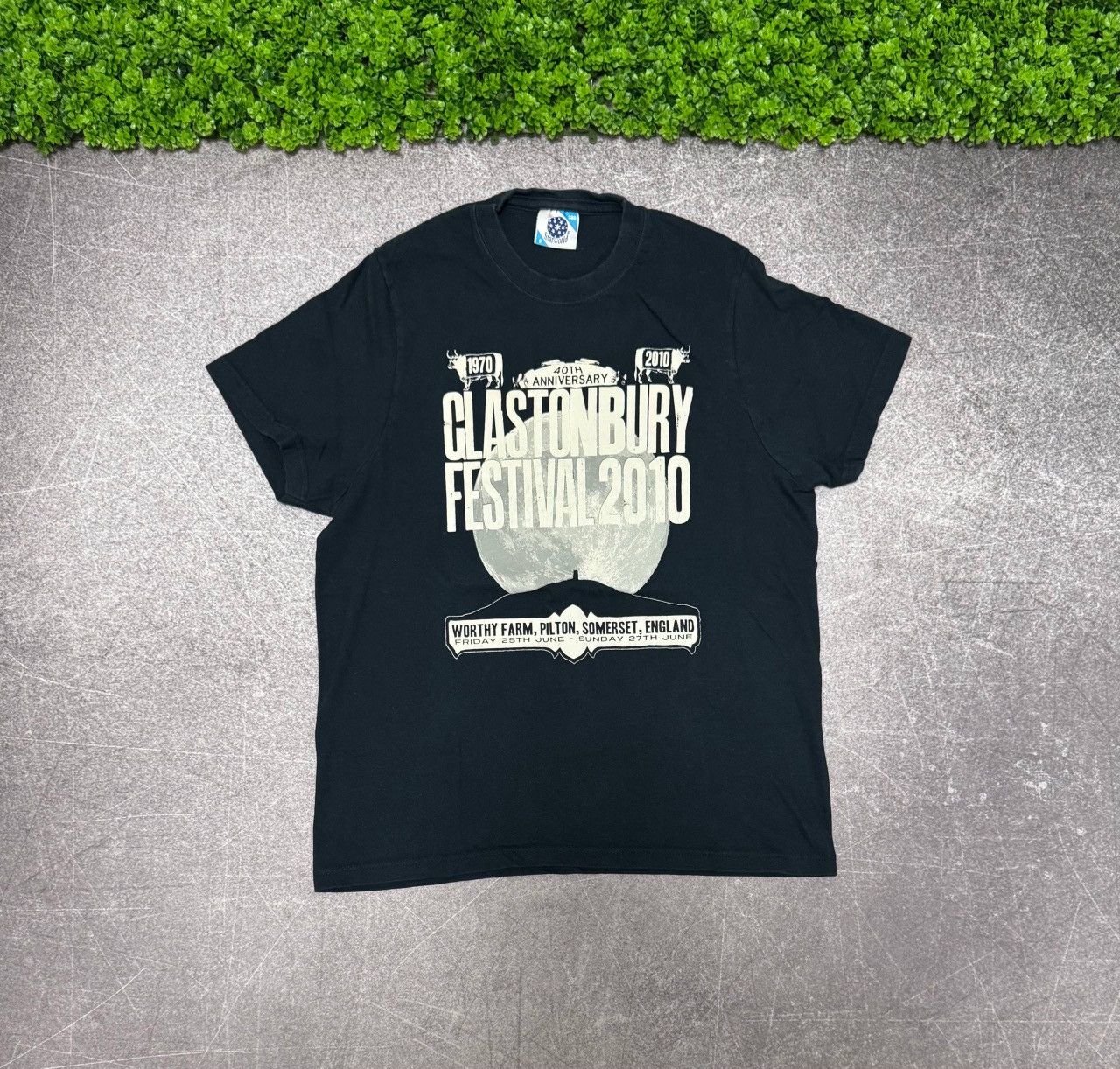 Band Tees Vintage 2010 Glastonbury Festival Rare Shirt Rock Music Size US S / EU 44-46 / 1 - 1 Thumbnail