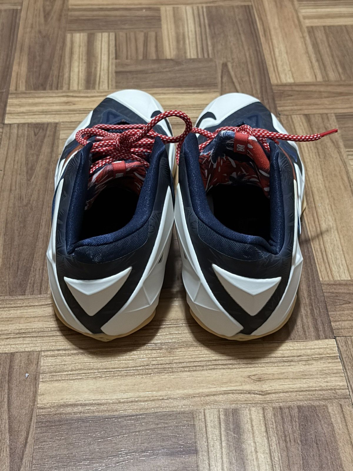 Nike Nike LeBron 11 Independence Day Size US 10.5 / EU 43-44 - 4 Thumbnail