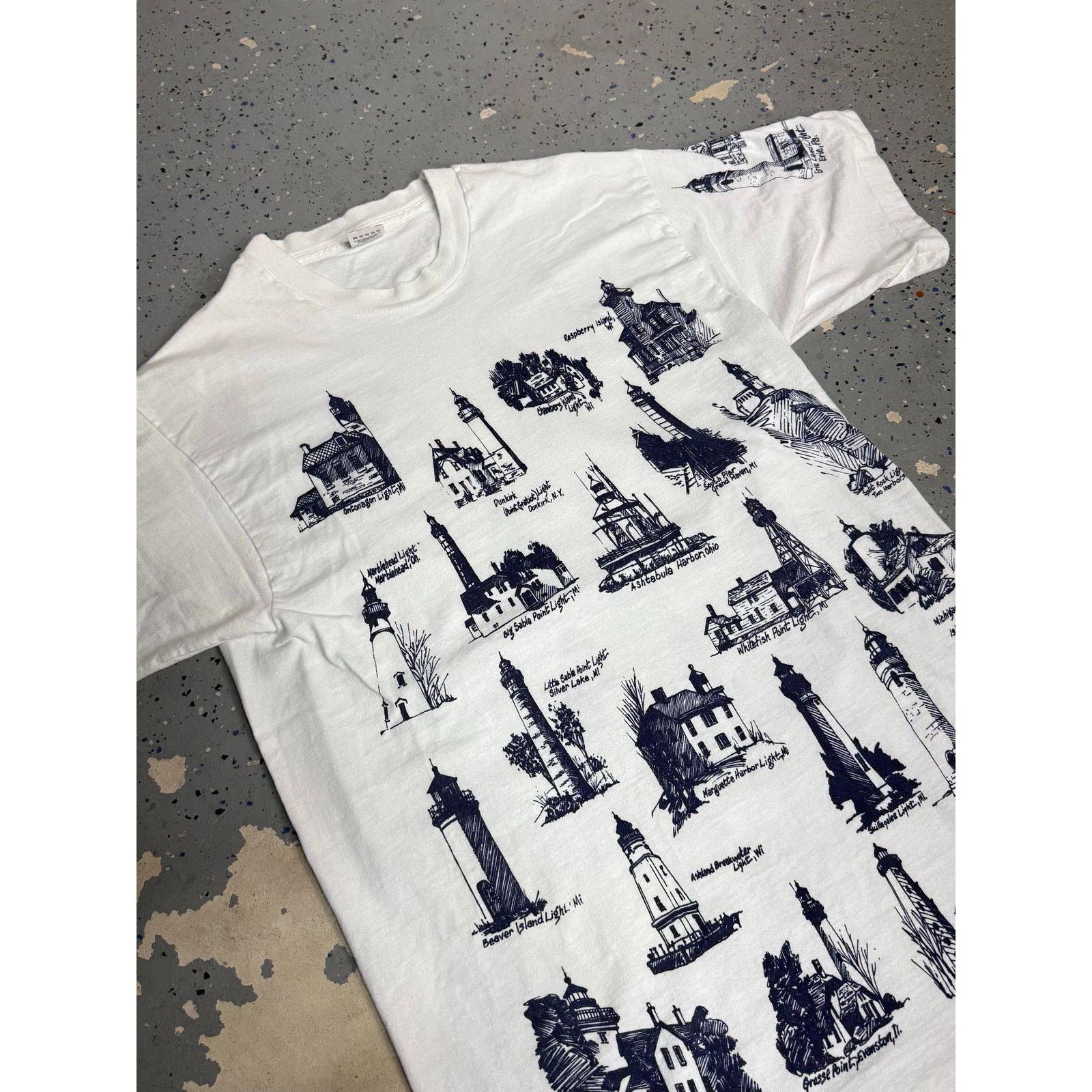 Fruit Of The Loom Vintage 90s lighthouse tee all over print Size US L / EU 52-54 / 3 - 4 Thumbnail