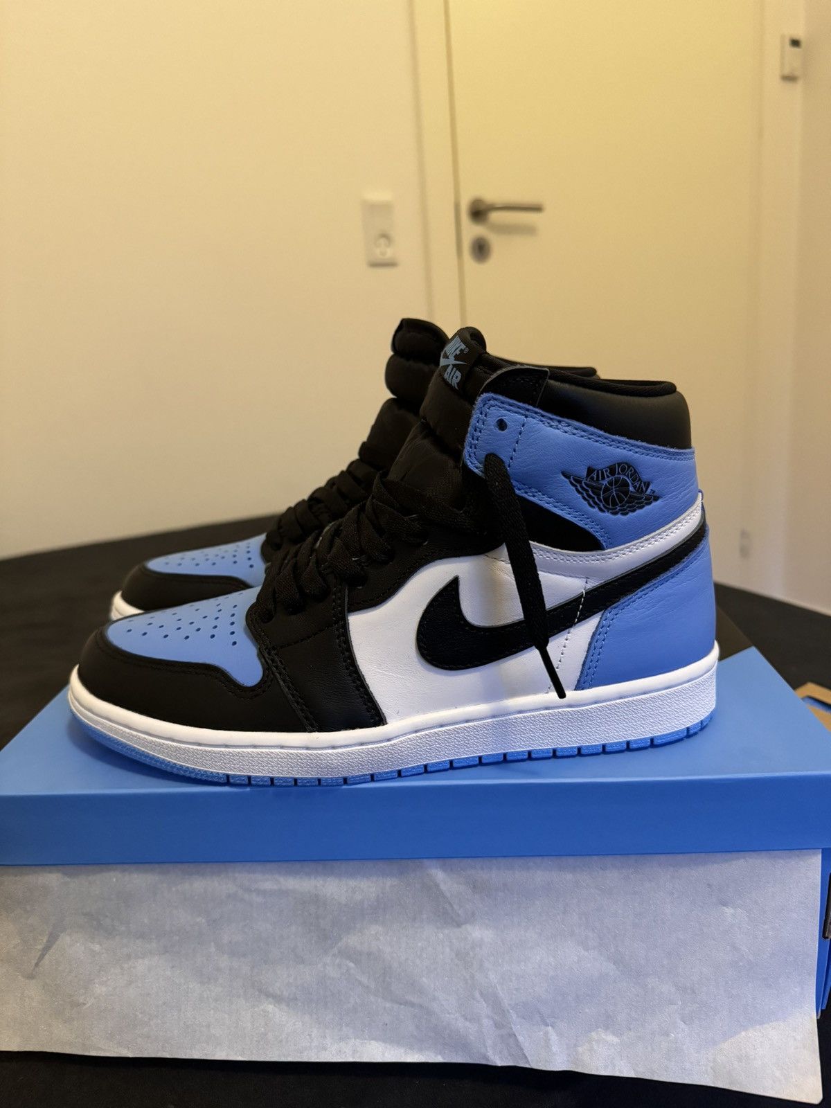 Jordan Brand × Nike Jordan 1 retro UNC toe Size US 8.5 / EU 41-42 - 3 Thumbnail