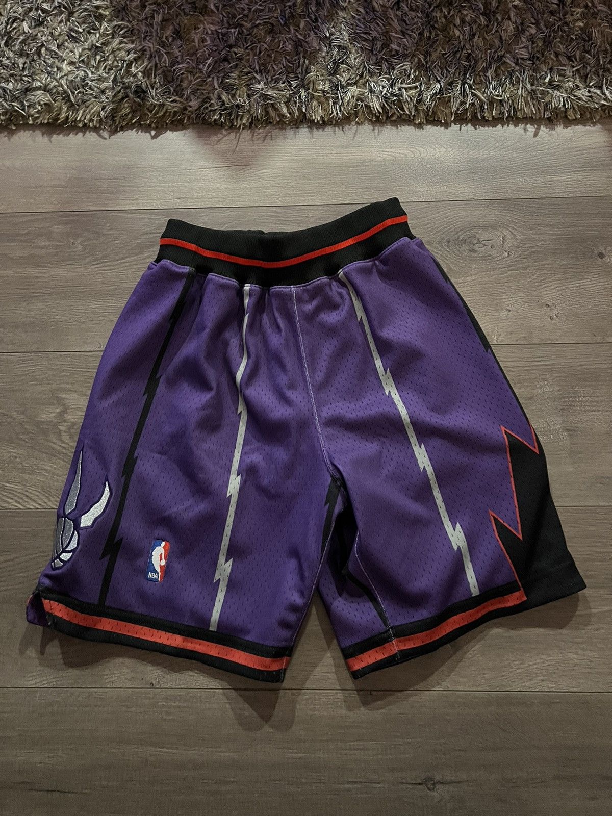 Mitchell & Ness Mitchell Ness Toronto Raptors Authentic Shorts 98 99 Size US 30 / EU 46 - 2 Thumbnail