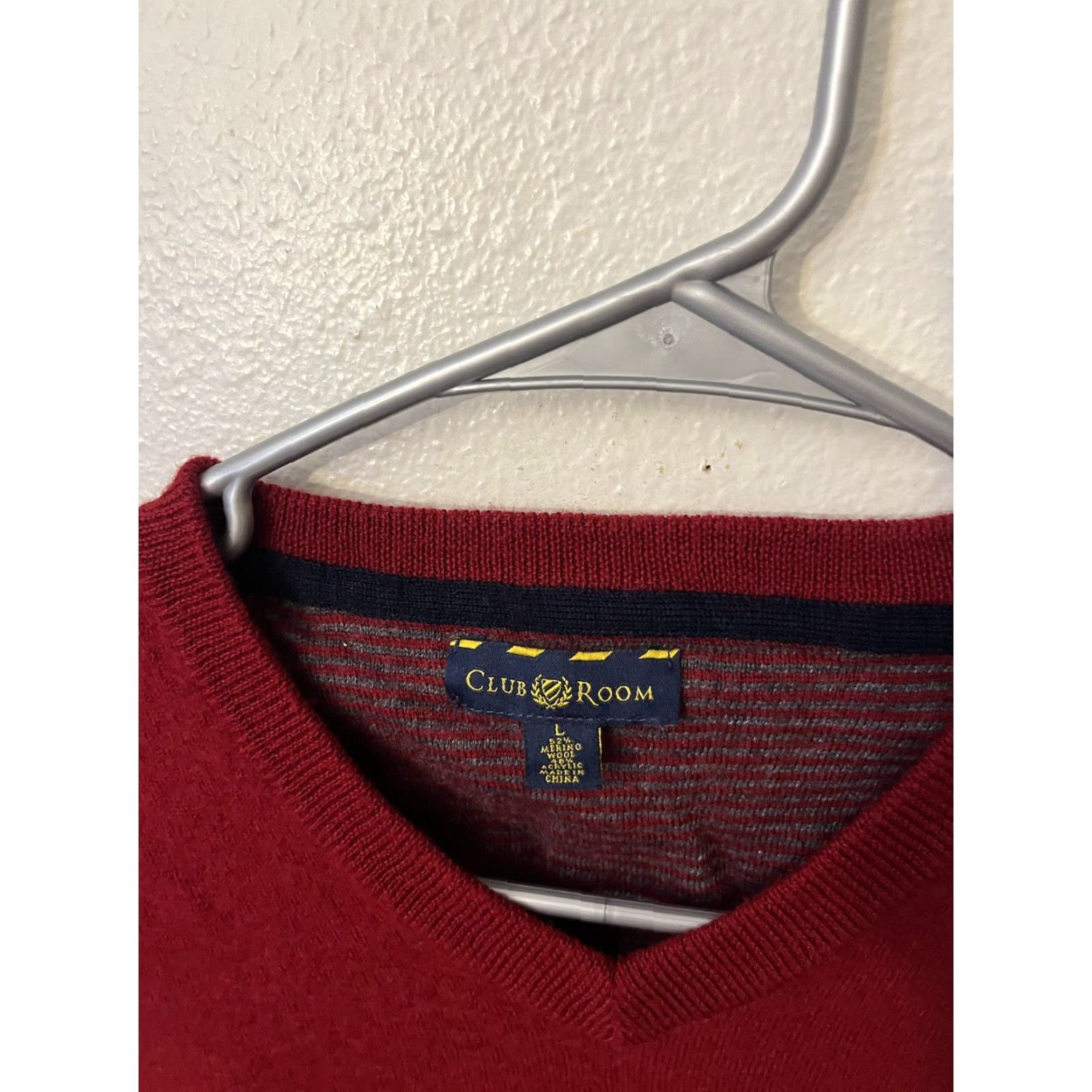 Club Room Club Room Mens Large V Neck Sweater Red Merino Wool Acrylic Size US L / EU 52-54 / 3 - 3 Thumbnail