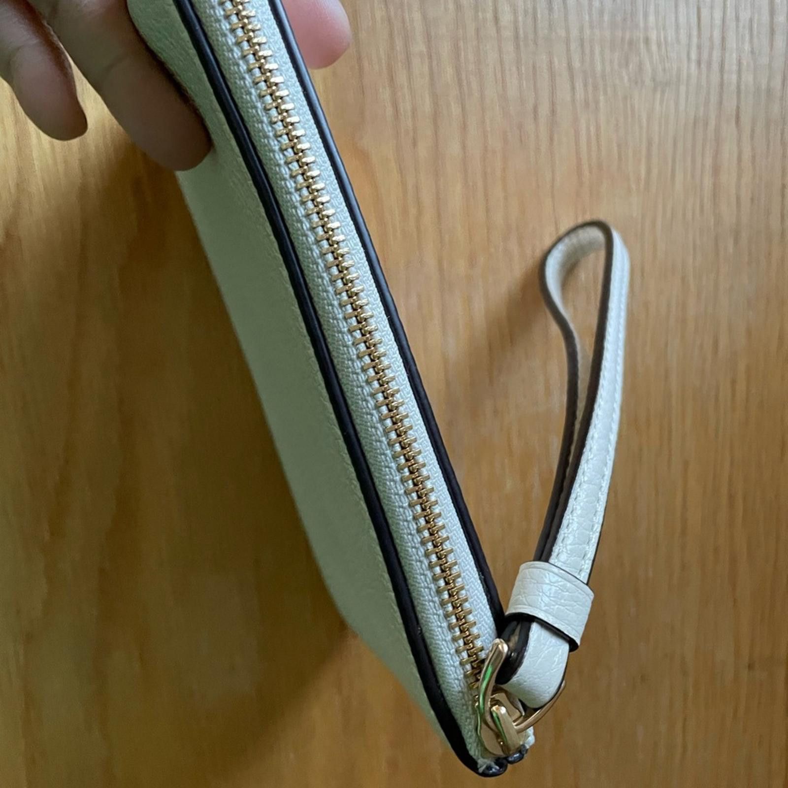 Coach Never Used Coach Large Corner Zip Wristlet Wallet Purse Bag Size ONE SIZE - 4 Thumbnail