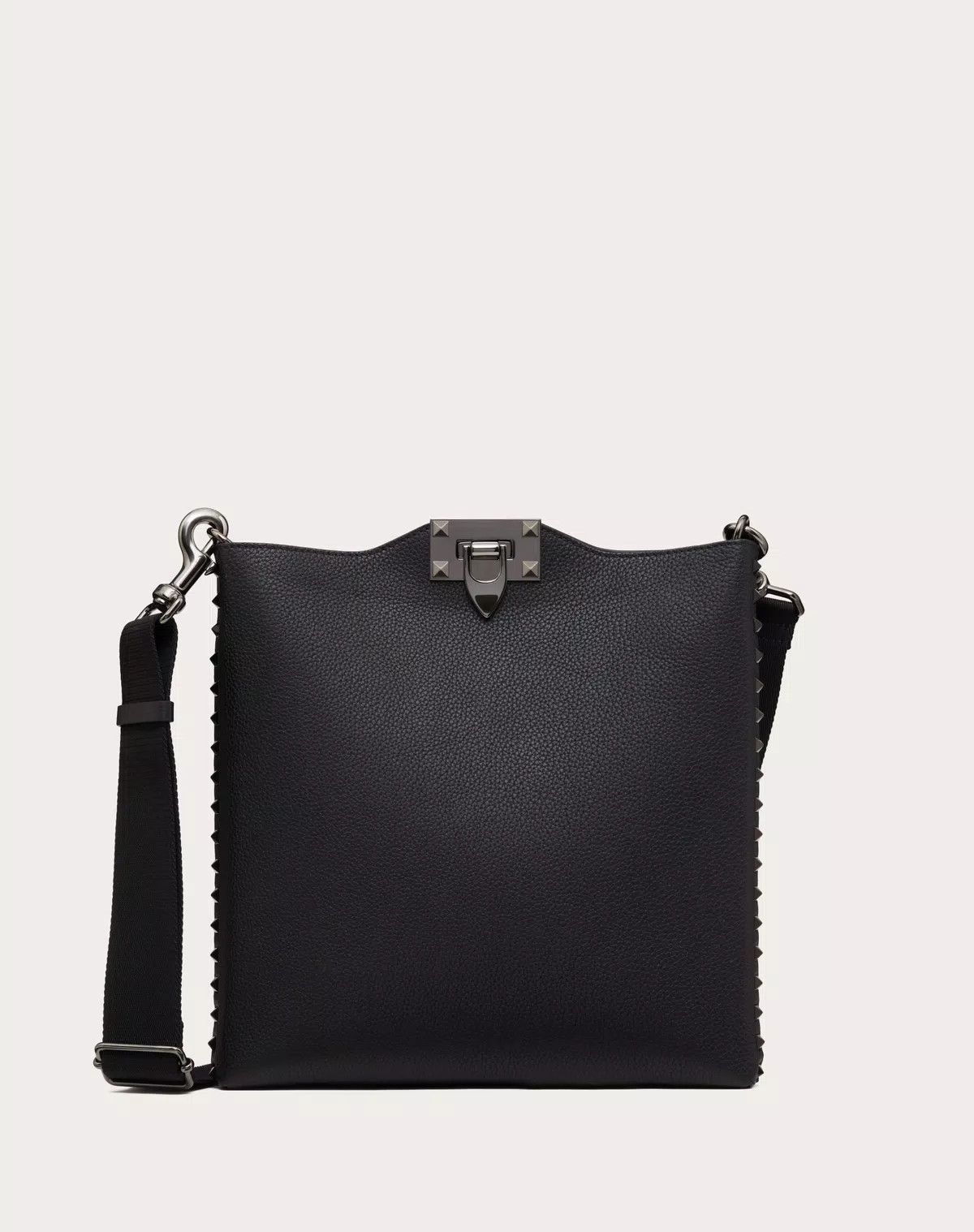 oc11z0725 Size: OS/ Grainy Calfskin Crossbody Bag in Black