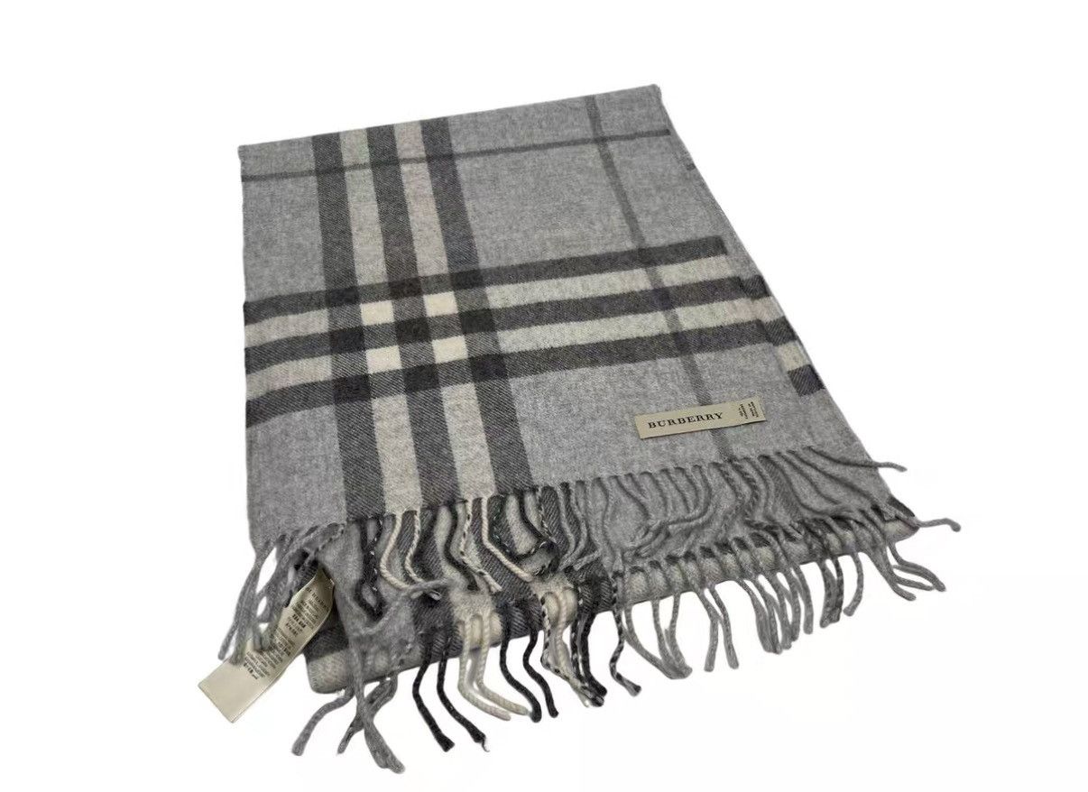 Burberry Burberry Classic Grey Reversible Check Cashmere Scarf J31 Size ONE SIZE - 2 Thumbnail
