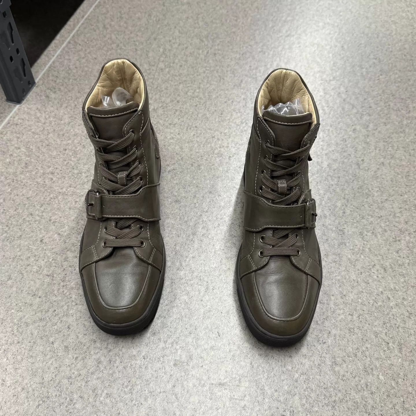 Christian Louboutin Christian Louboutin Olive Leather High-Top Red Sole 41 Mint Size US 8 / EU 41 - 5 Thumbnail