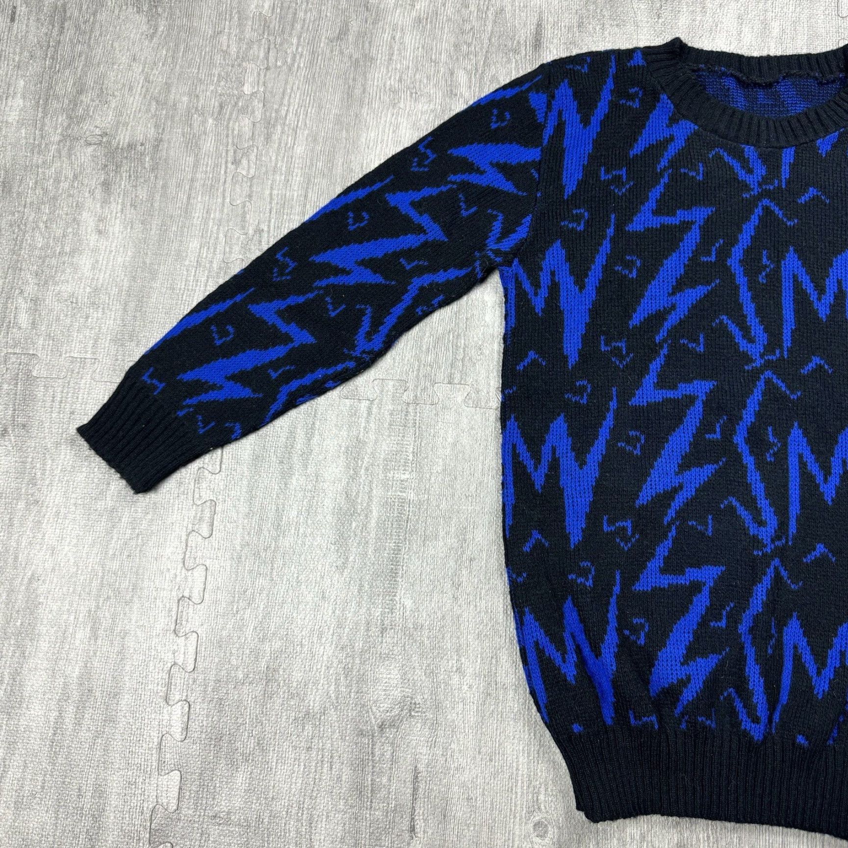 Vintage VINTAGE VTG 80S LIGHTINING BOLT GRAPHIC BLUE BLACK KNIT CREWNECK SWEATER ACRYLIC RETRO M Size US M / EU 48-50 / 2 - 3 Thumbnail