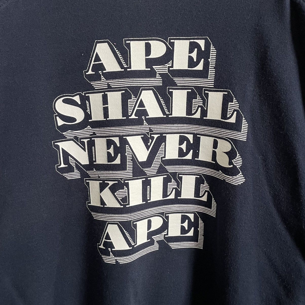 Bape Vintage Bathing Ape Crewneck Sweatshirt Size US L / EU 52-54 / 3 - 12 Thumbnail