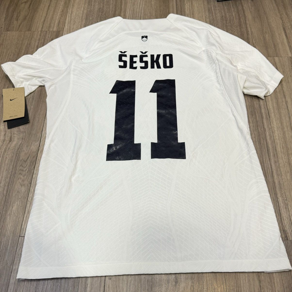 Nike Slovenia 24/25 player issue home shirt #11 Sesko (Bnwt) Size US L / EU 52-54 / 3 - 2 Thumbnail
