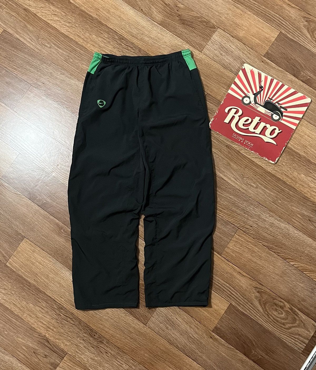 Nike Vintage Nike Swoosh Baggy Sweatpants Size US 32 / EU 48 - 1 Thumbnail