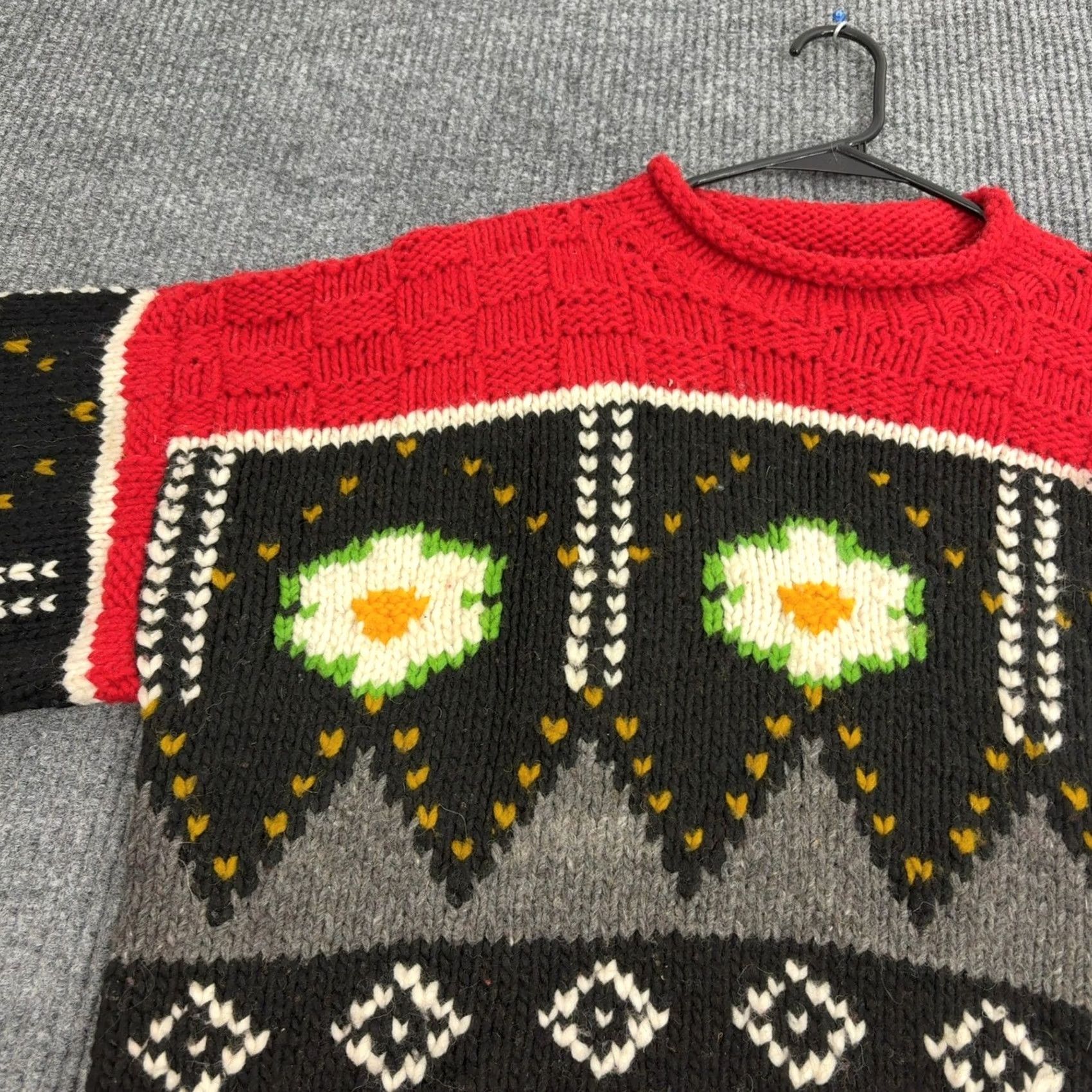 Vintage VINTAGE Handknit Sweater Mens L Red Wool Floral Geometric Chunky Boho Style Size US L / EU 52-54 / 3 - 2 Thumbnail